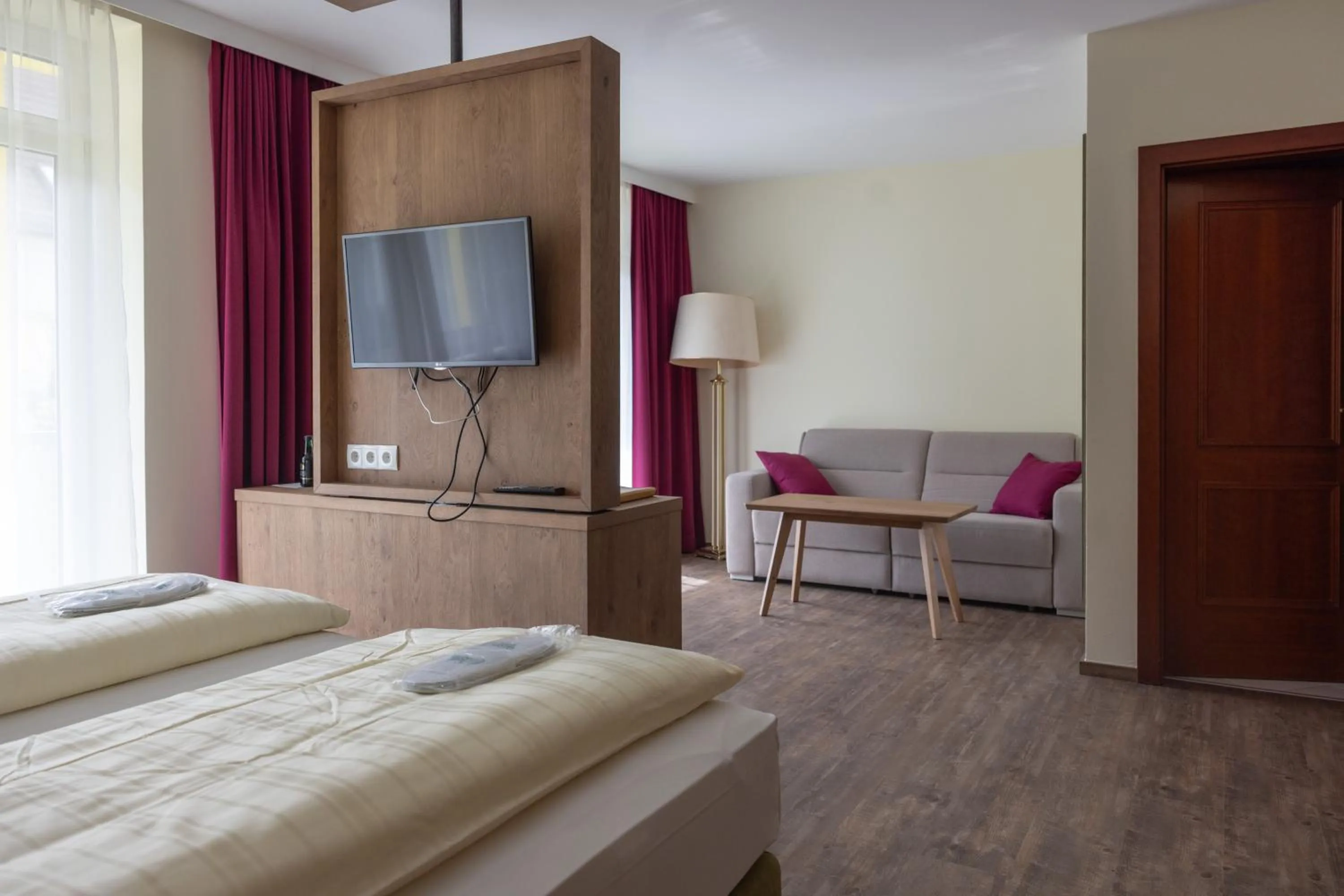 Photo of the whole room, Bed in Parkhotel