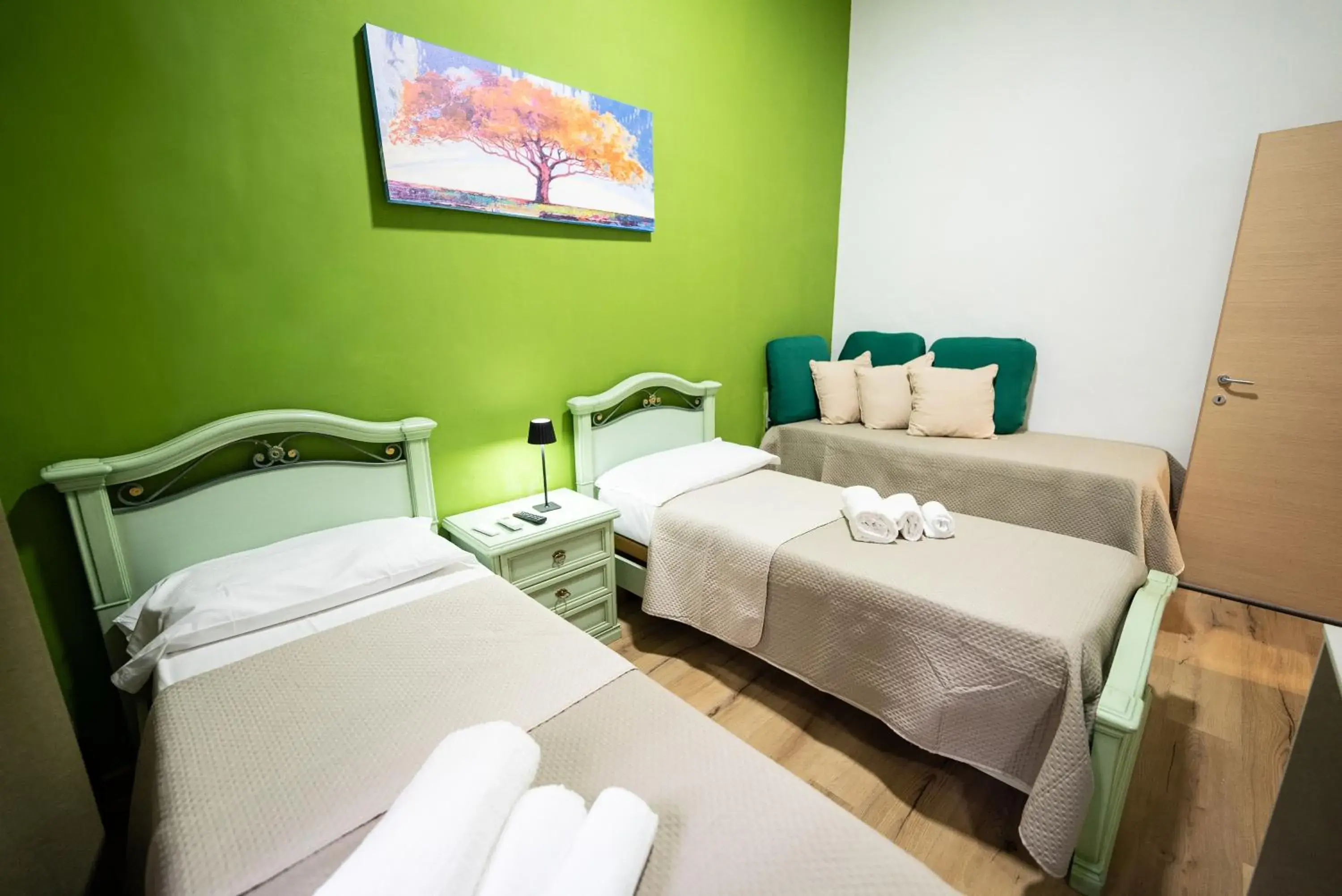 Standard Twin Room with Shared Bathroom - single occupancy in Home Joséphine - CASERTA Standard Twin Room with Shared Bathroom - single occupancy in Home Joséphine - CASERTA