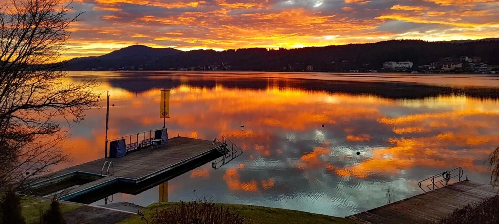 Autumn in Barry Memle Directly at the Lake