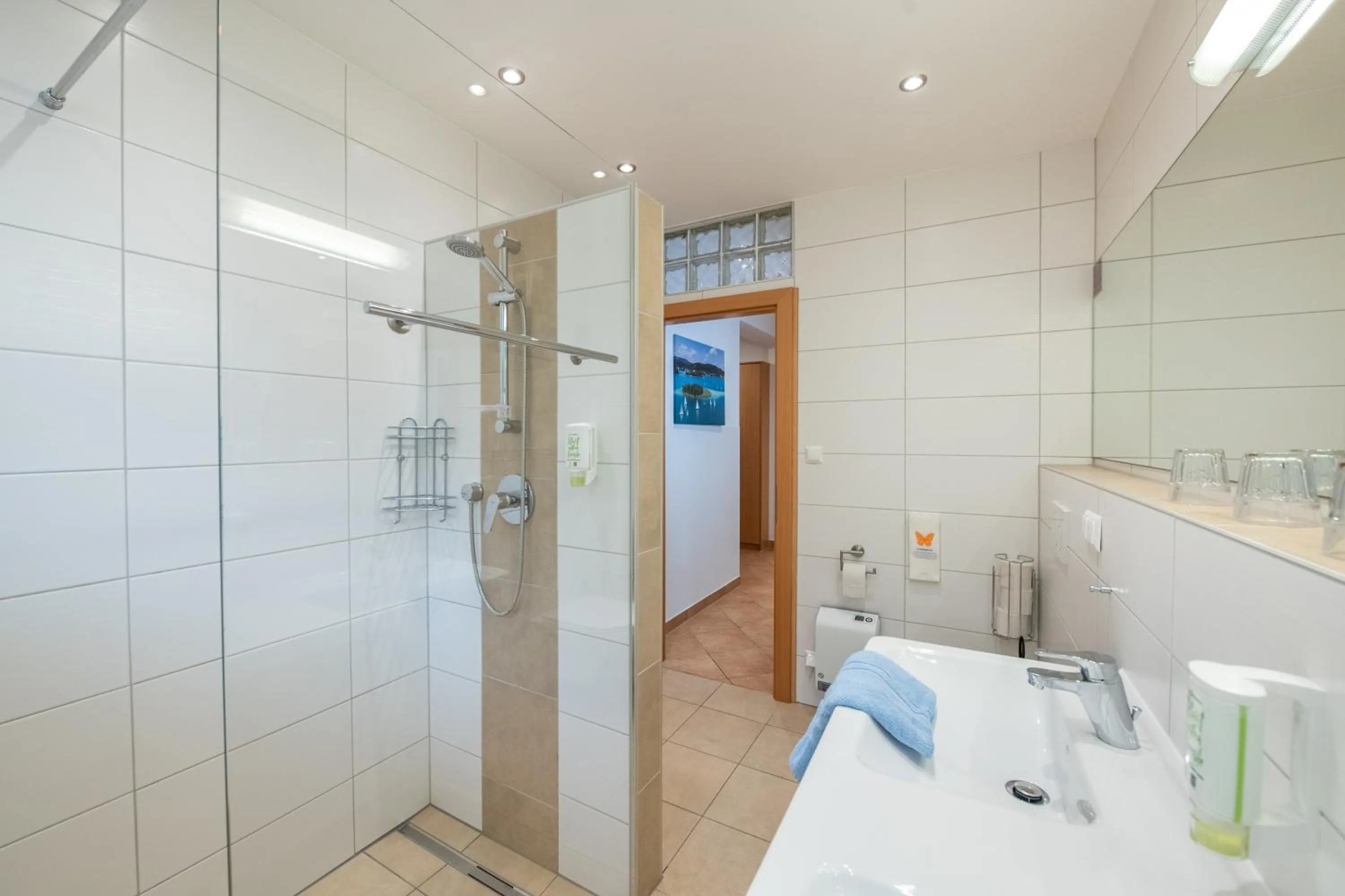 Bathroom in Barry Memle Directly at the Lake