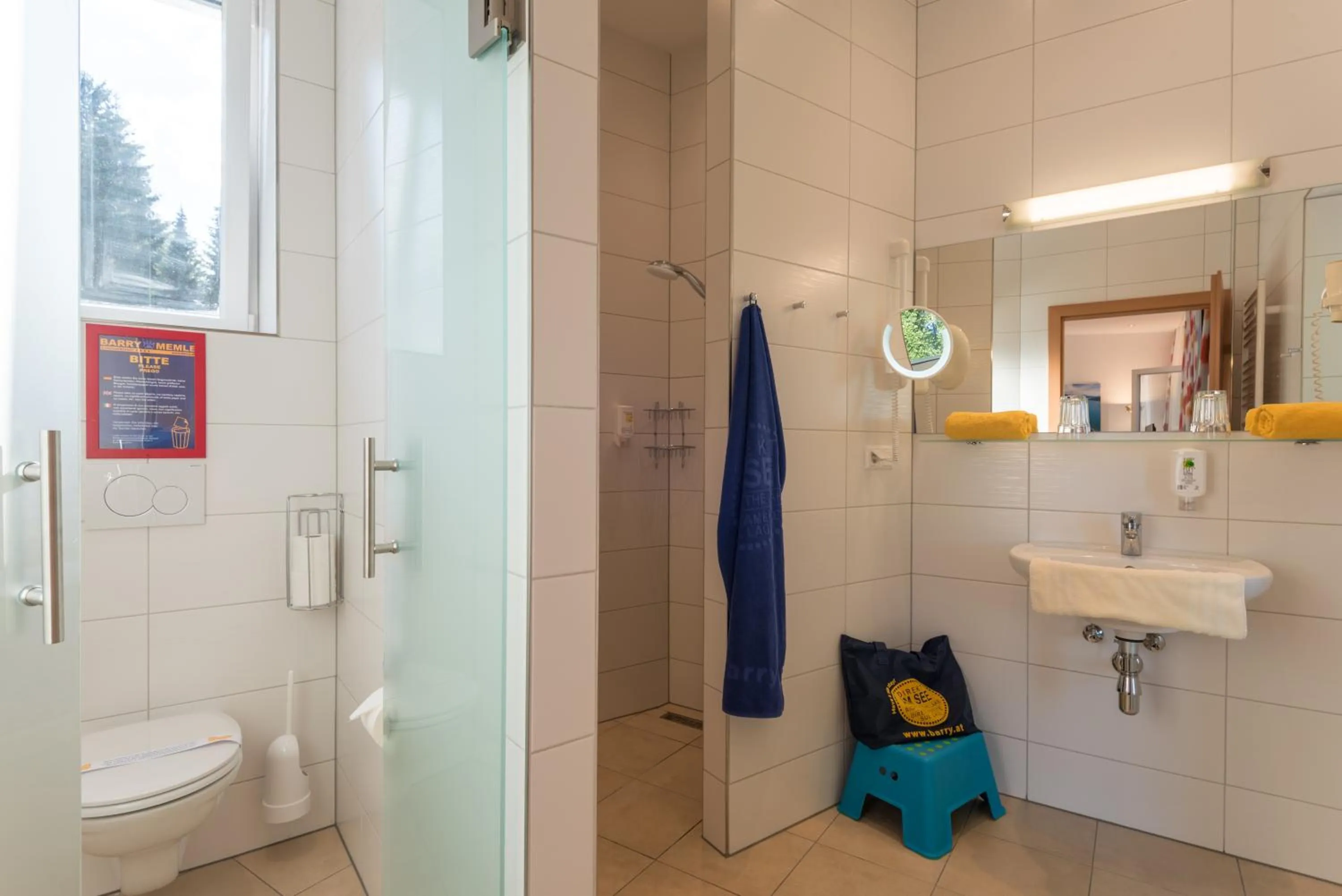 Toilet in Barry Memle Directly at the Lake