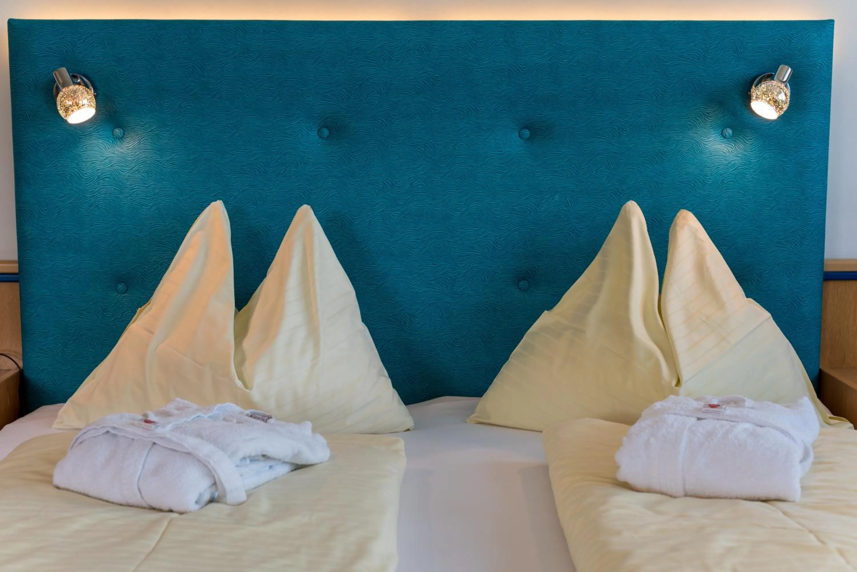 Bedroom, Bed in Barry Memle Directly at the Lake