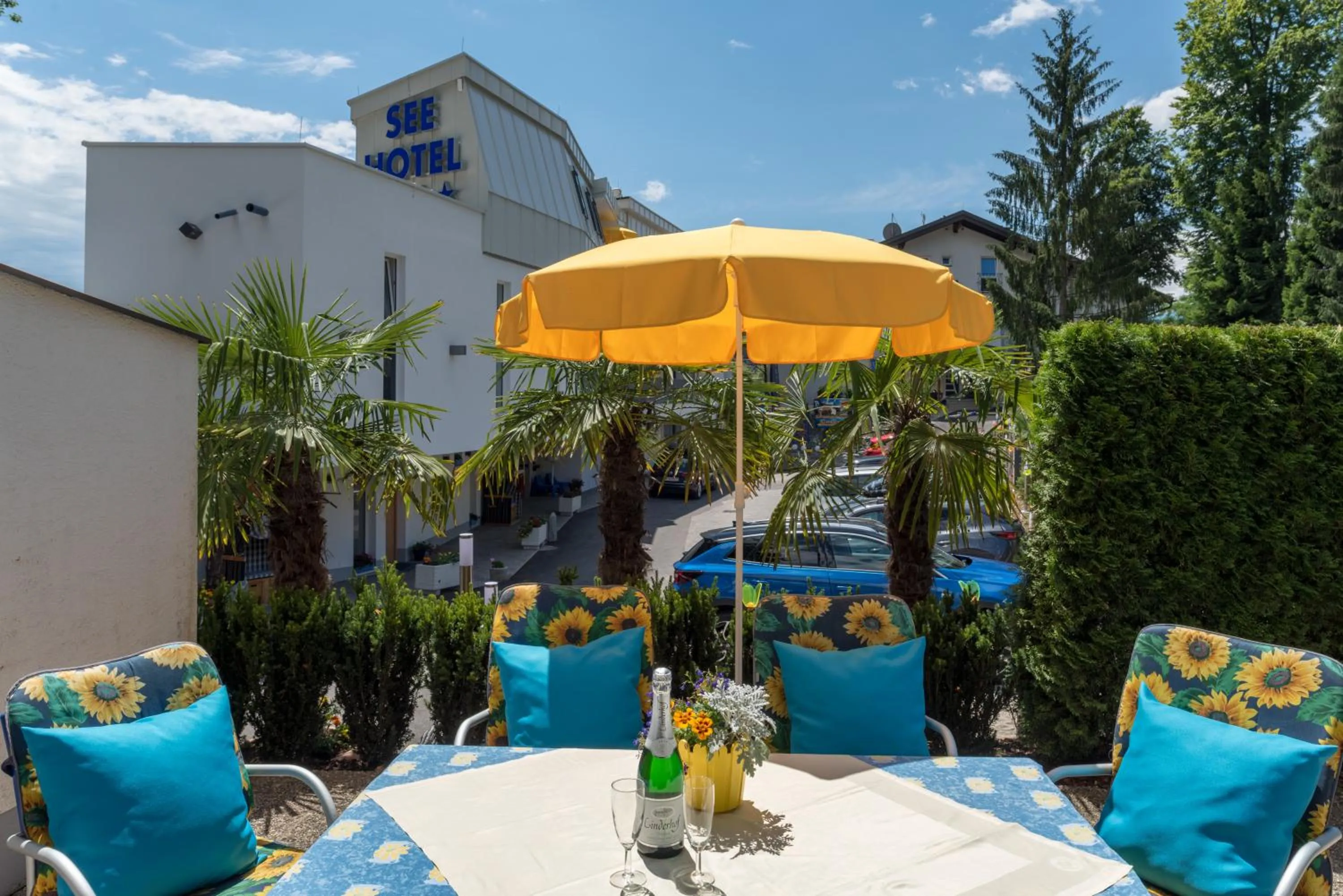 Balcony/Terrace in Barry Memle Directly at the Lake