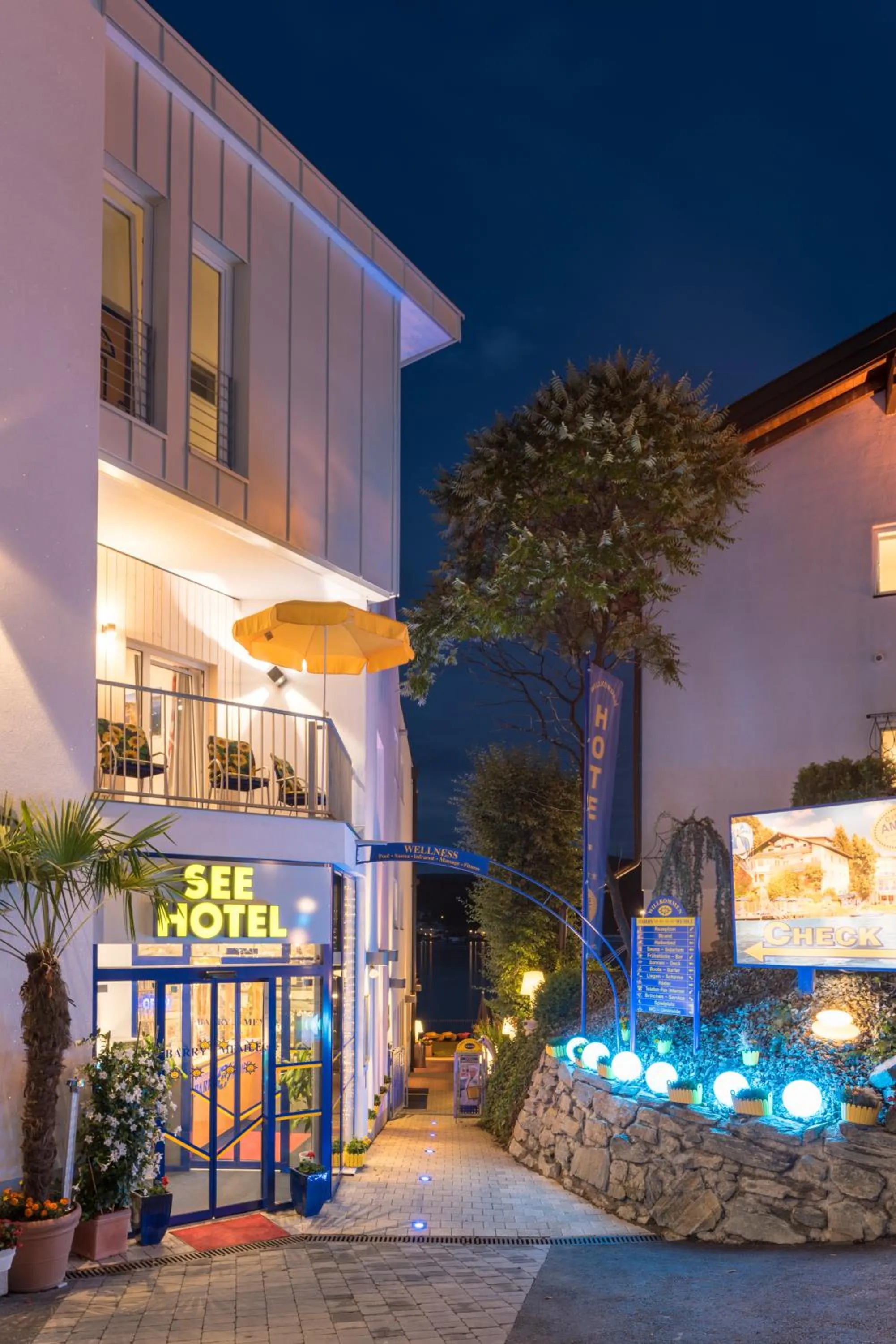 Patio in Barry Memle Directly at the Lake