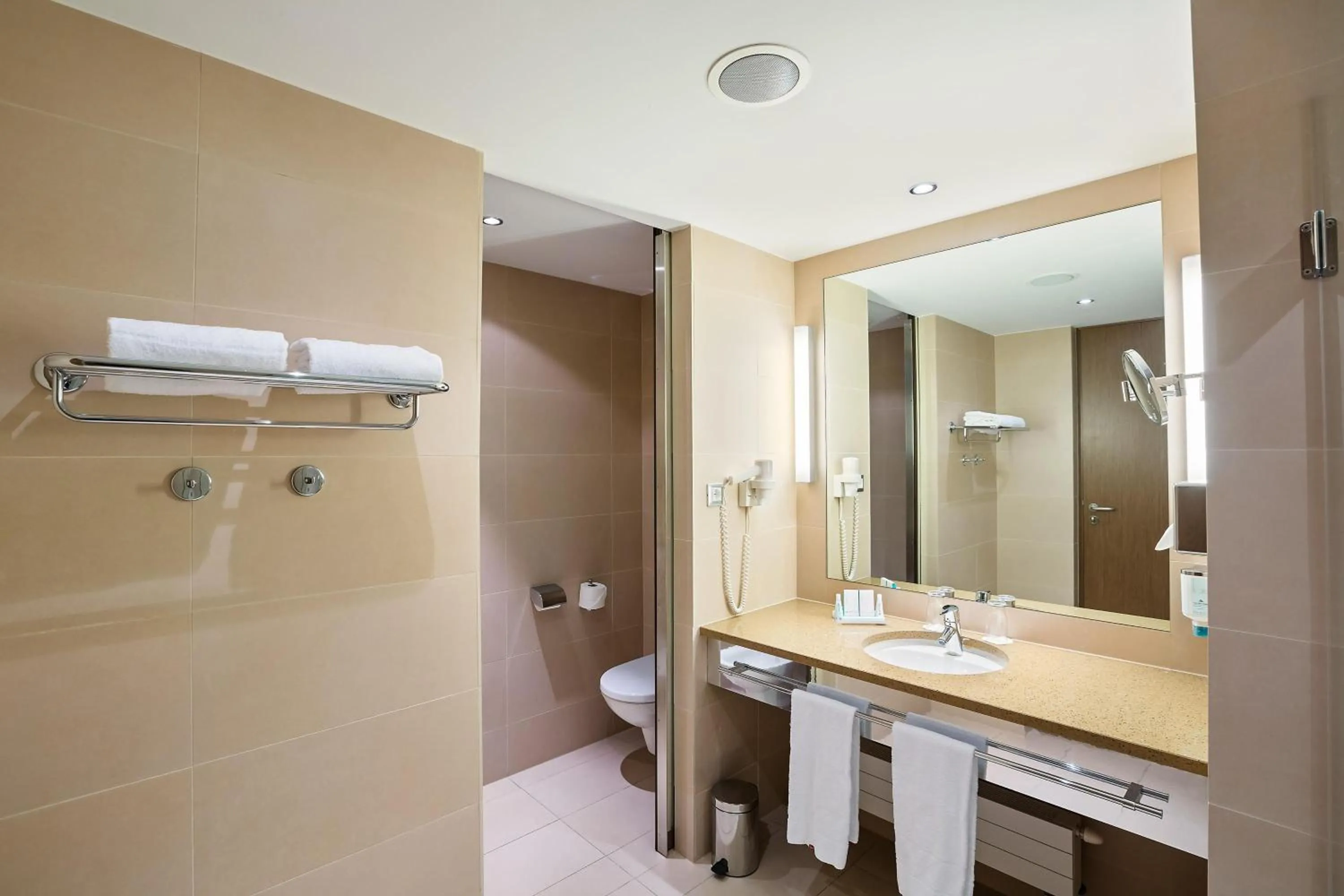 Toilet in Austria Trend Hotel Savoyen Vienna - 4 stars superior