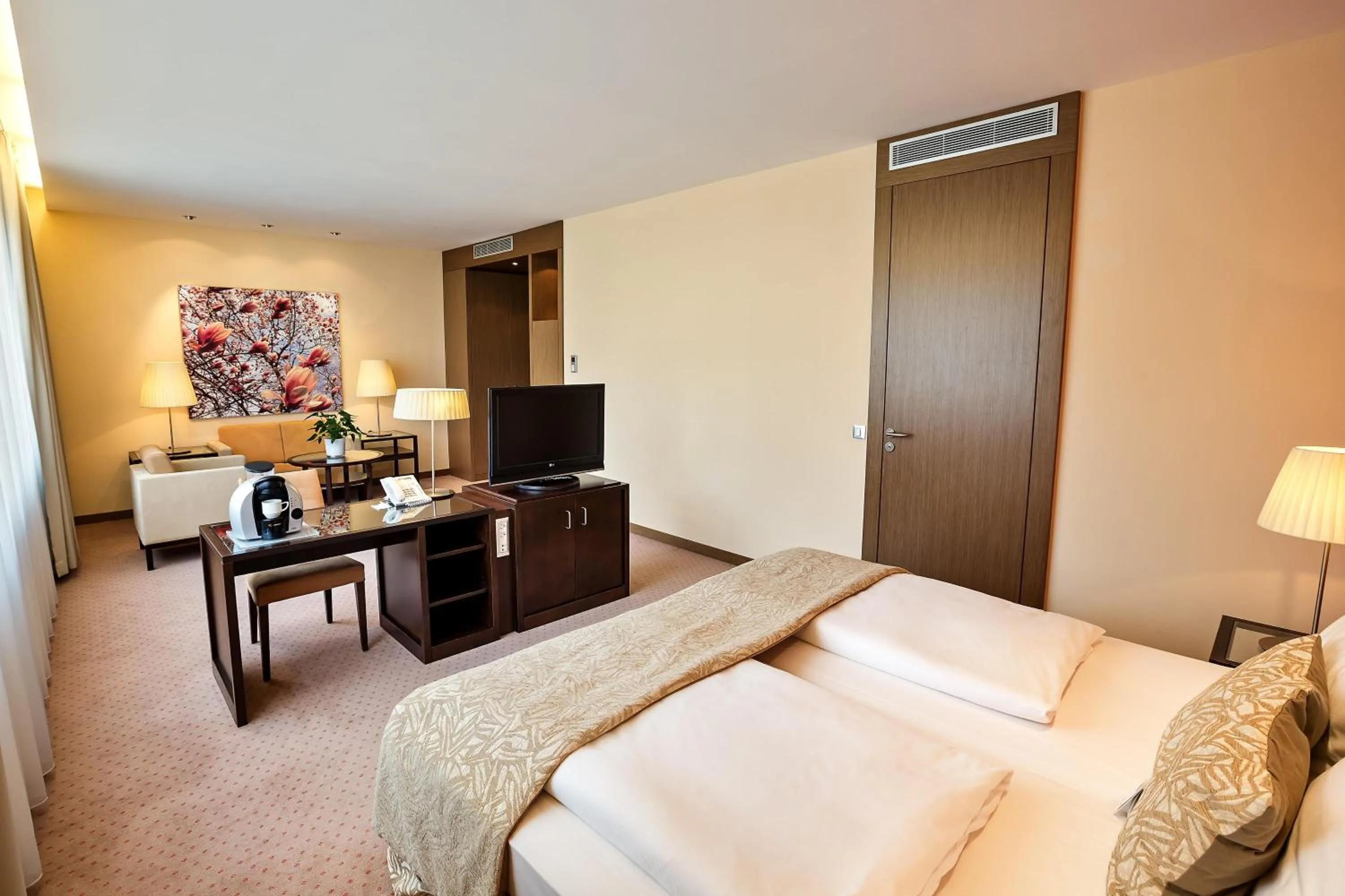 Photo of the whole room, Bed in Austria Trend Hotel Savoyen Vienna - 4 stars superior