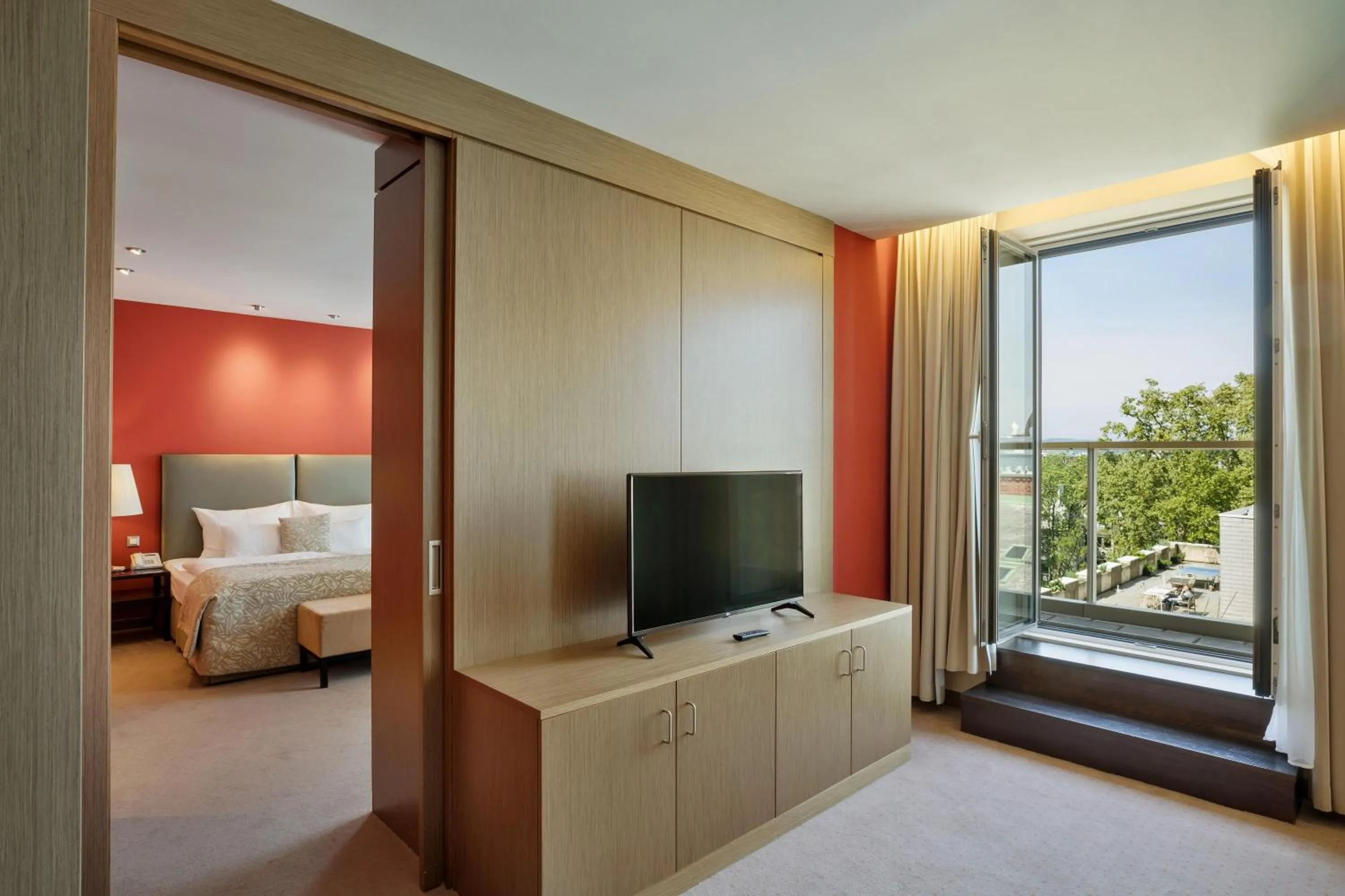 View (from property/room), Bed in Austria Trend Hotel Savoyen Vienna - 4 stars superior