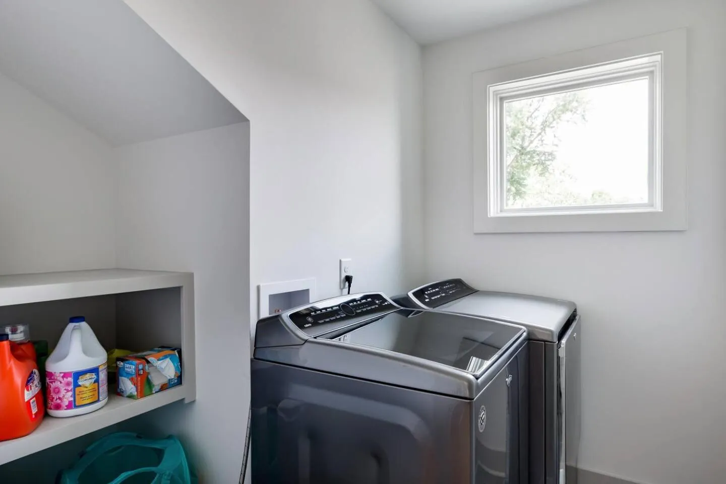 laundry in Brand New Luxury Home near Downtown