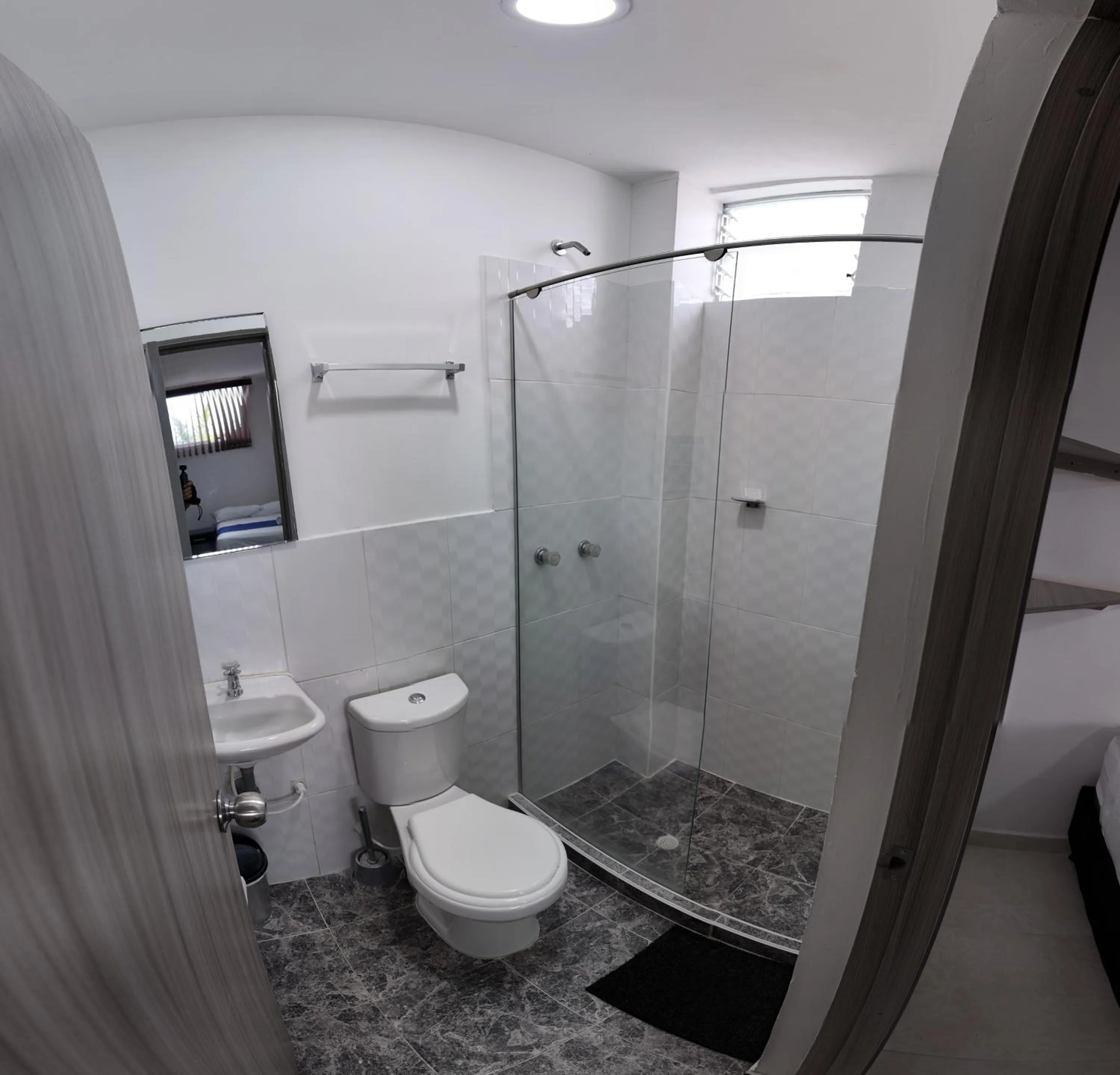 Shower in Hotel Cafe Estrella