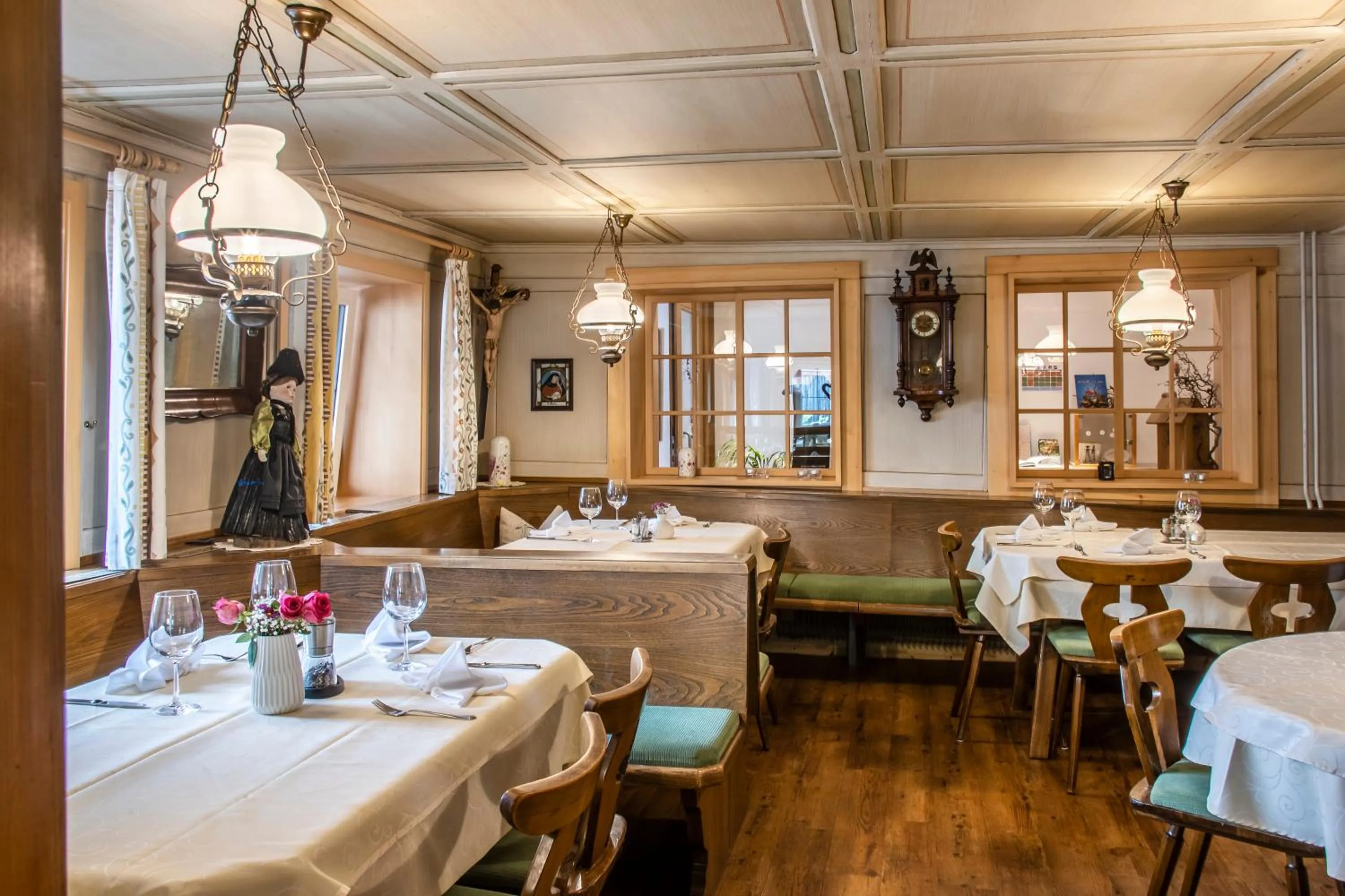 Restaurant/places to eat in Familienhotel Adler