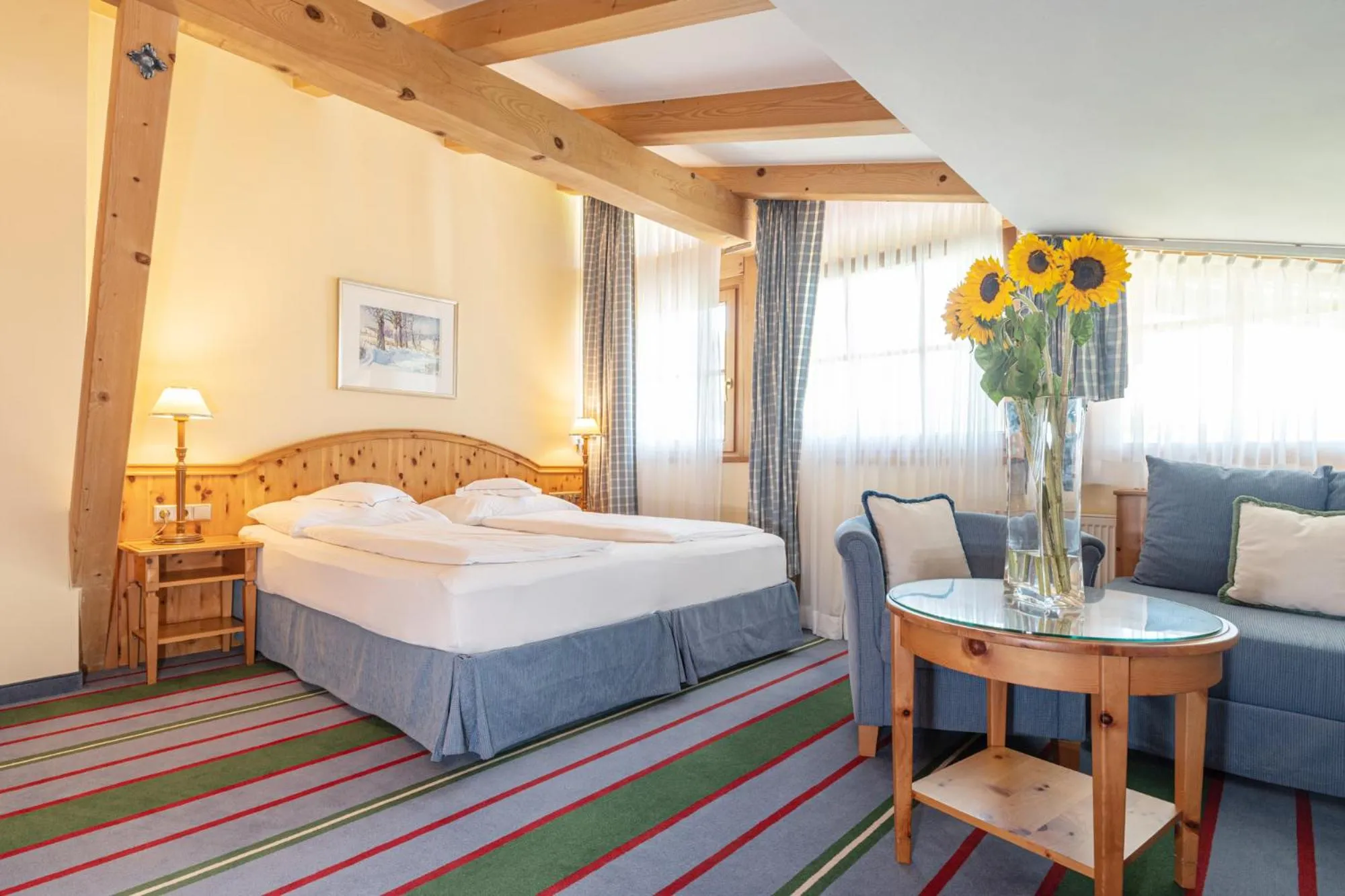 Photo of the whole room, Bed in Hotel Kaiserhof Kitzbühel, 4 Sterne Superior