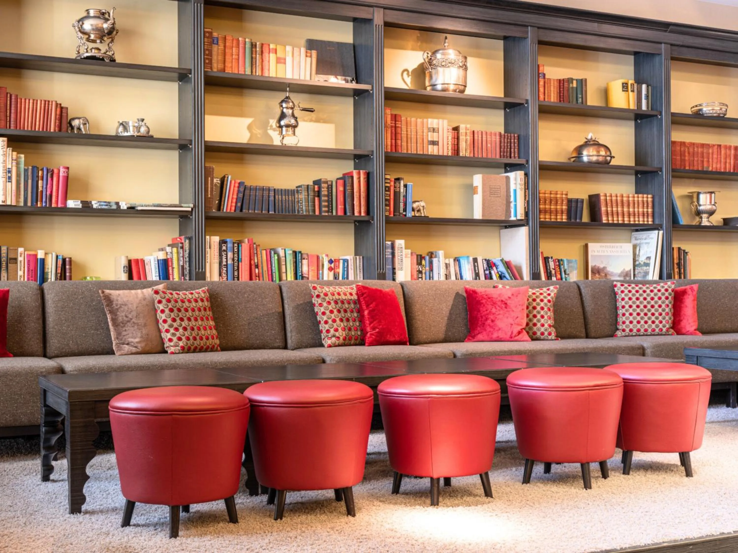 Library in Hotel Kaiserhof Kitzbühel, 4 Sterne Superior
