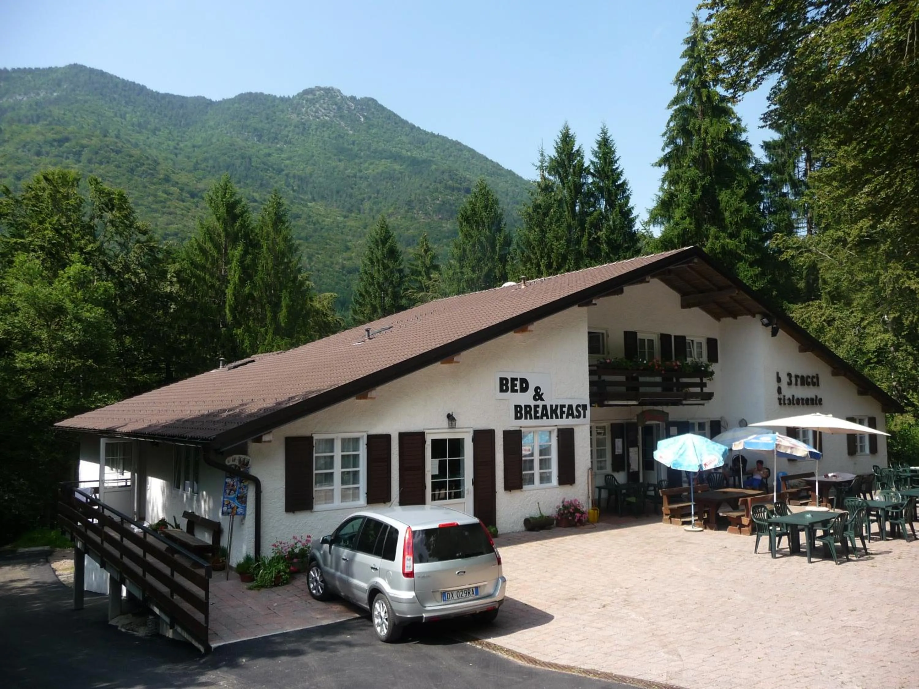 Facade/entrance in B&B Tre Faggi