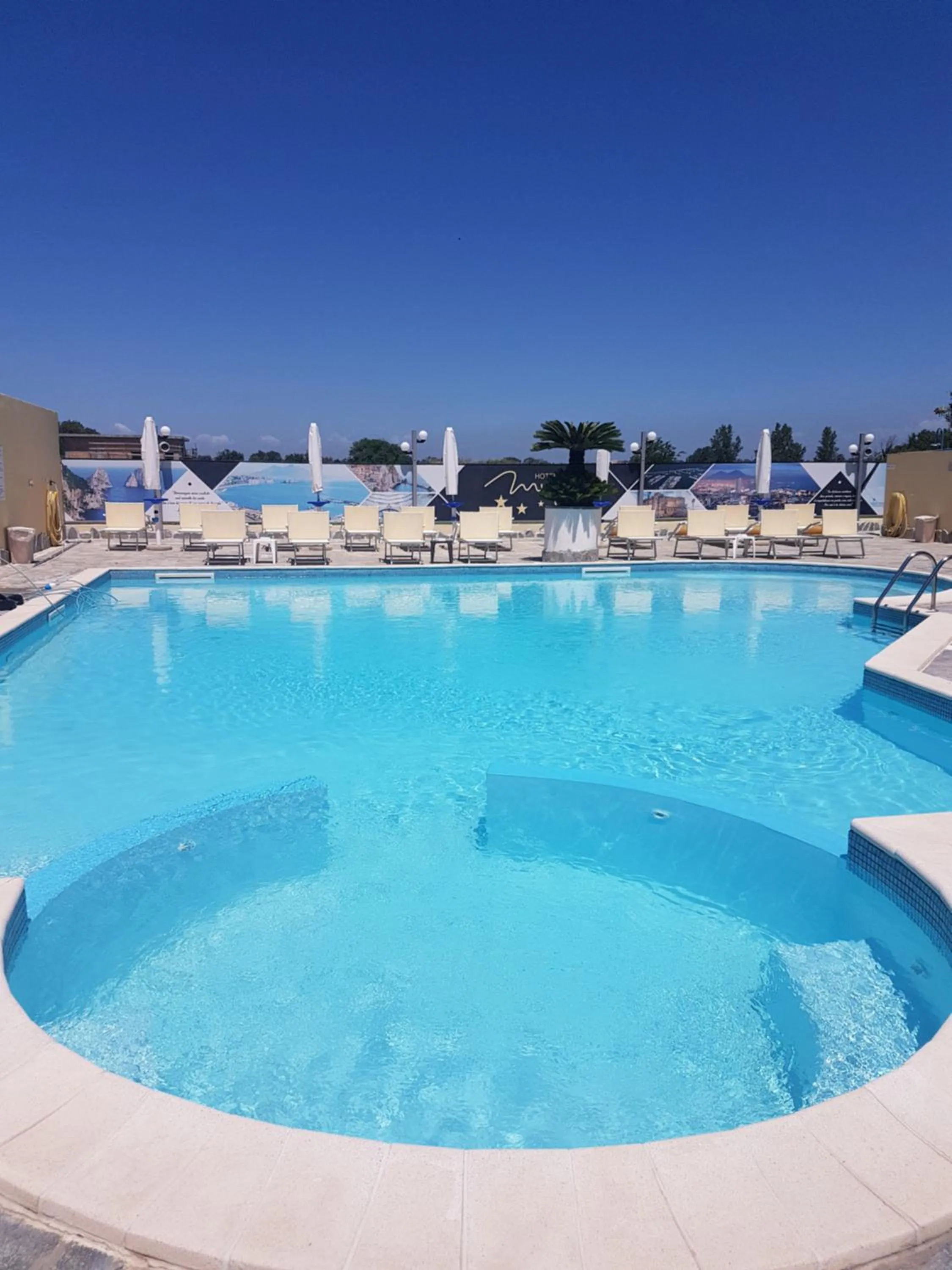 Swimming pool in Hotel Mirage