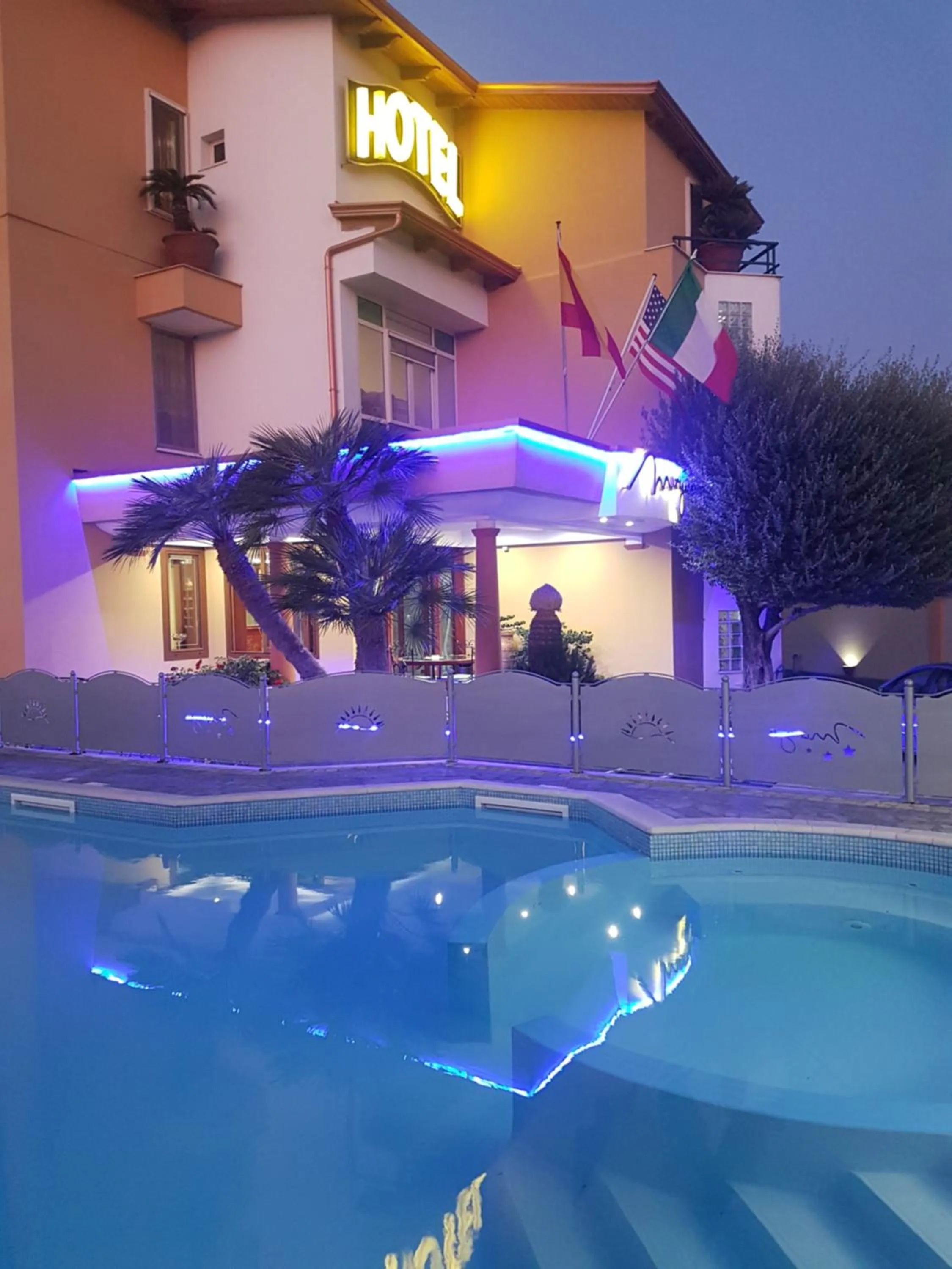 Swimming pool in Hotel Mirage