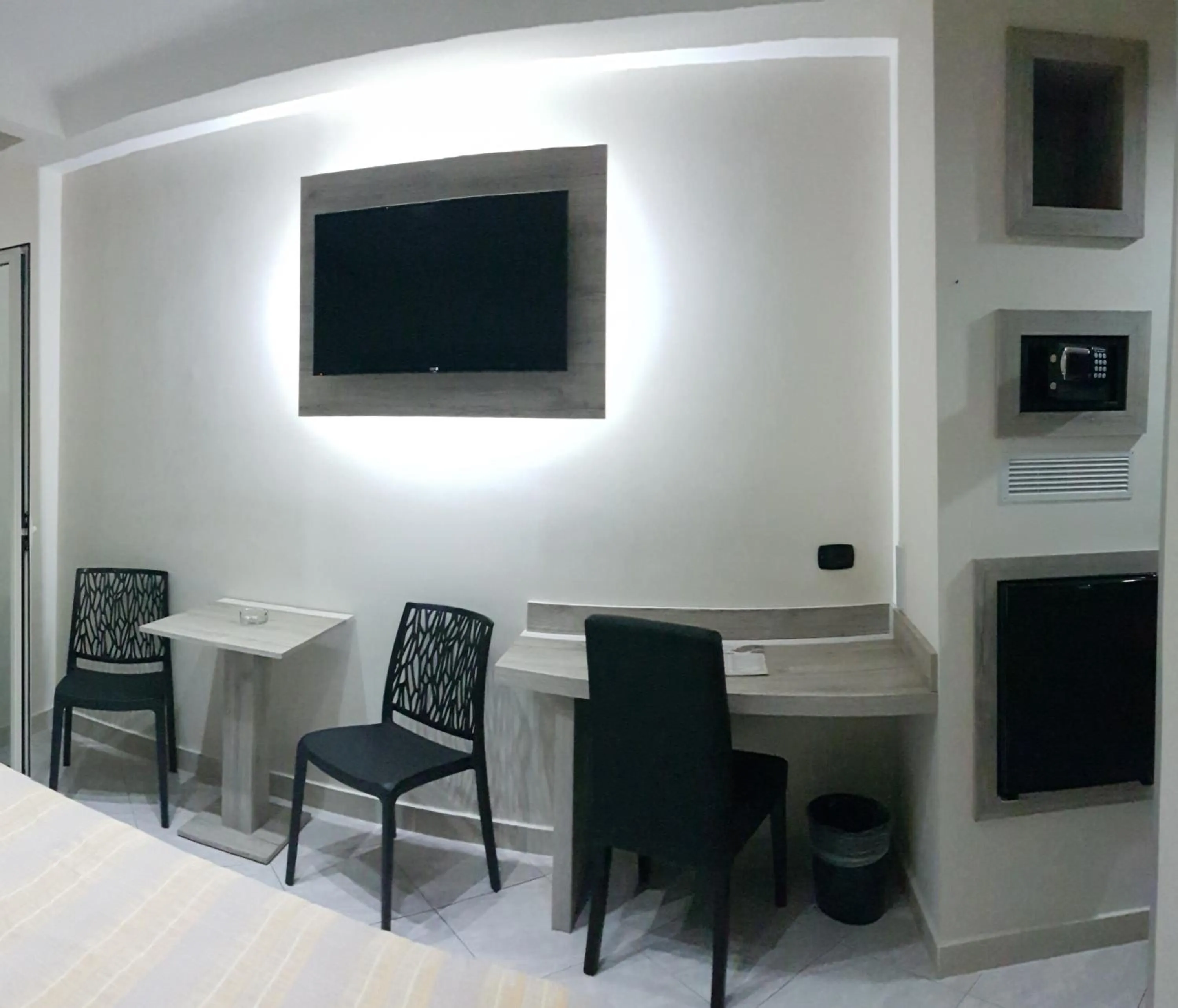 TV and multimedia in Hotel Mirage