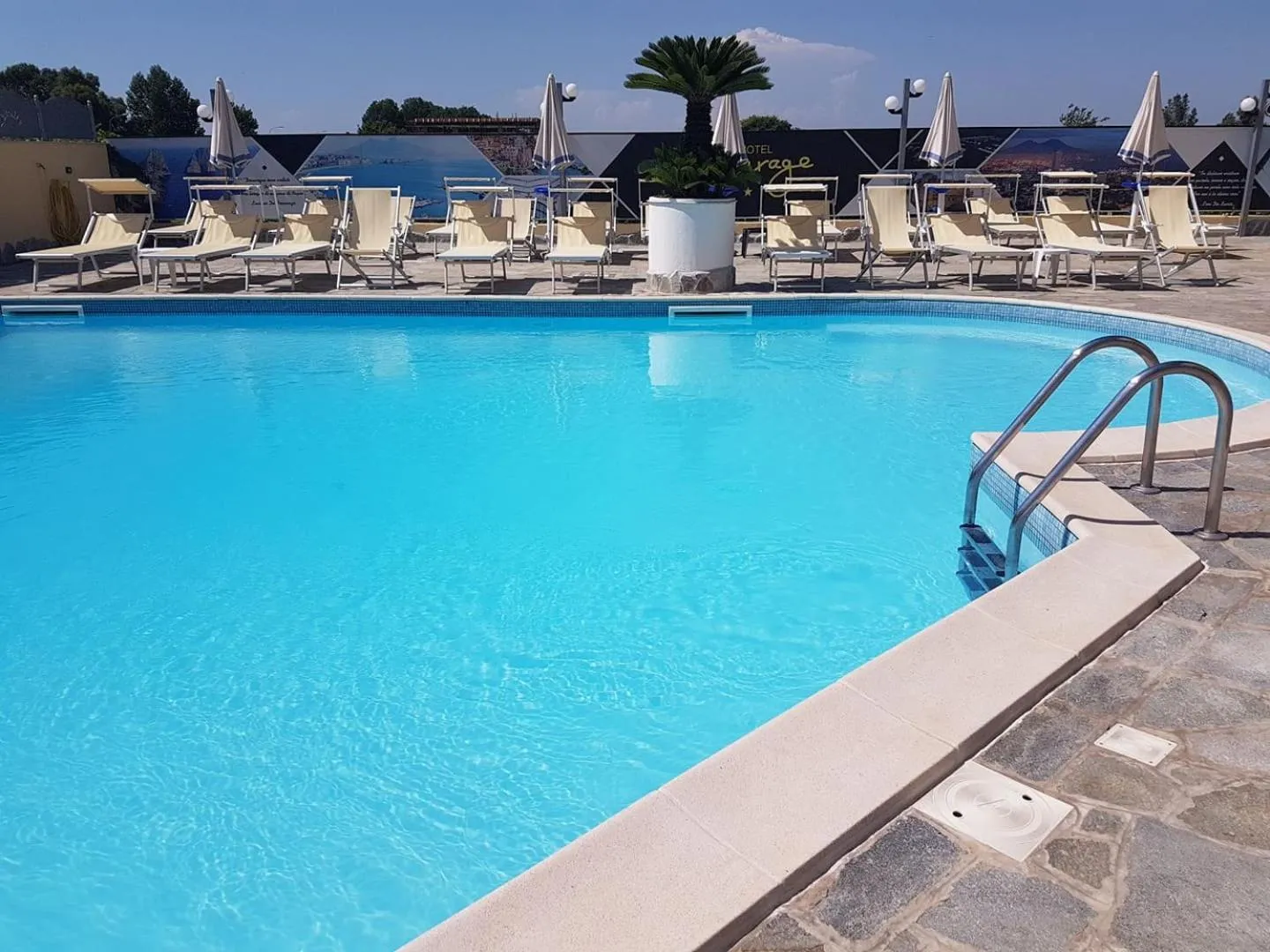 Swimming pool in Hotel Mirage