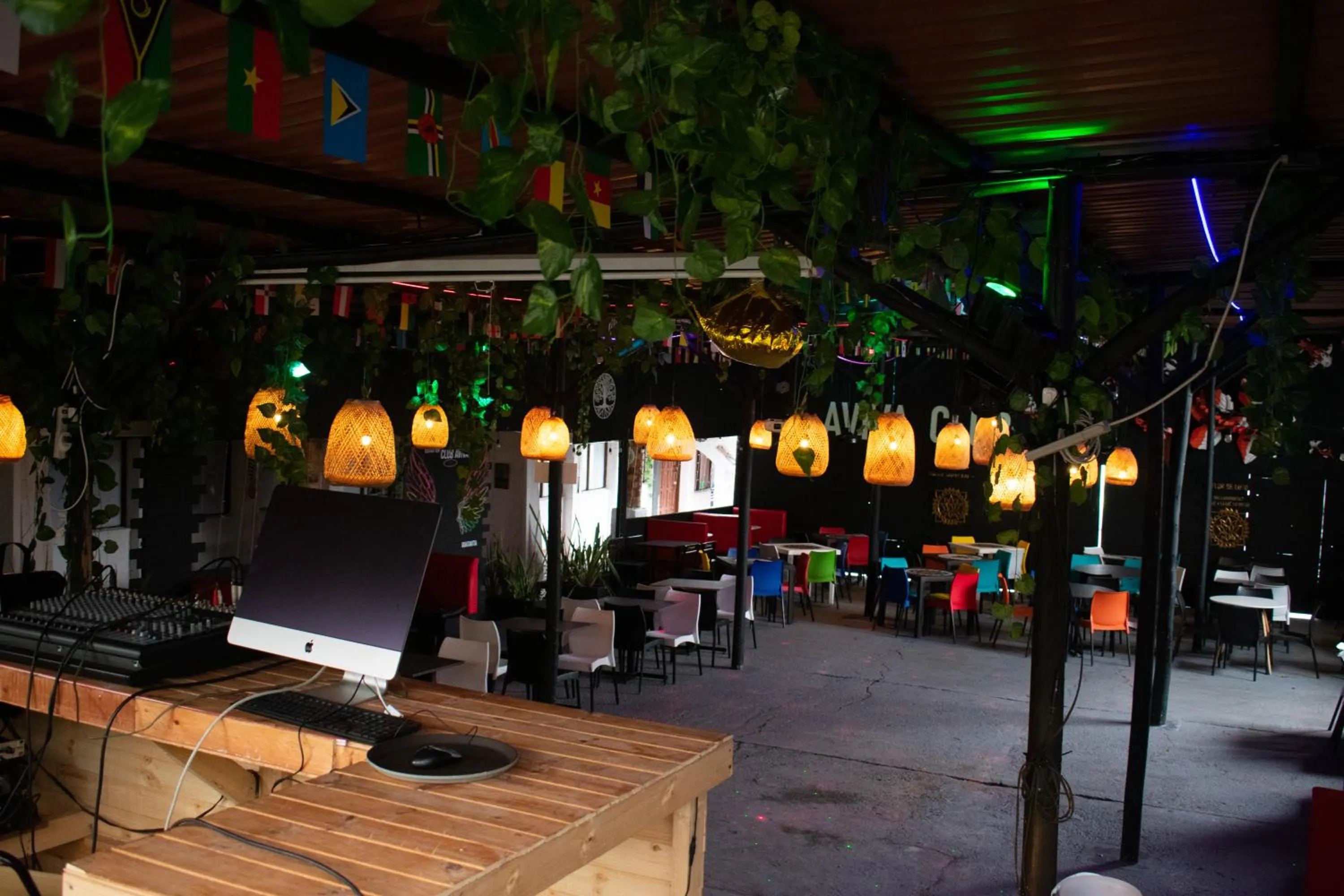 Club AVIVA Guatavita - Hostel - Restaurante, Disco & Bar