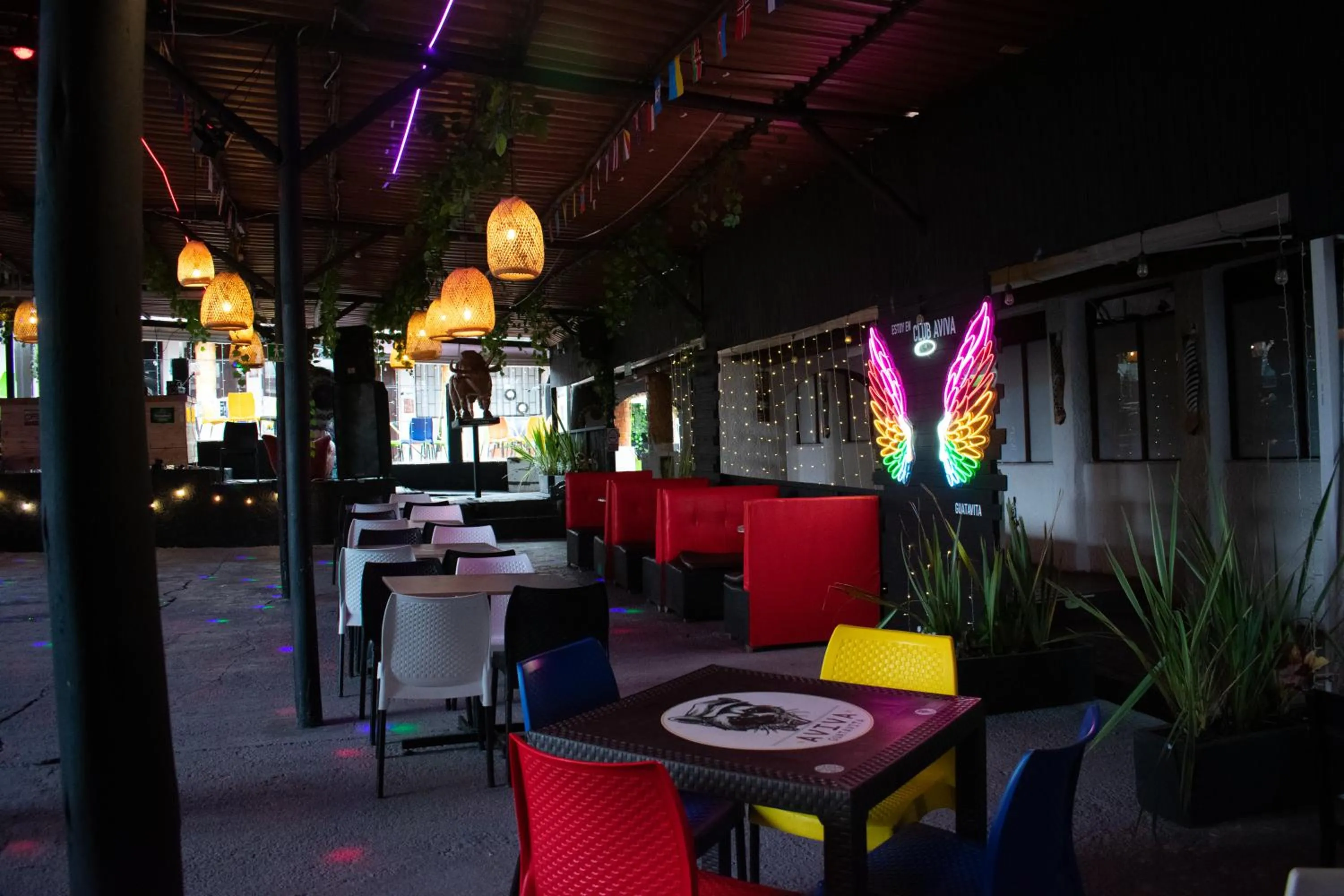 Club AVIVA Guatavita - Hostel - Restaurante, Disco & Bar