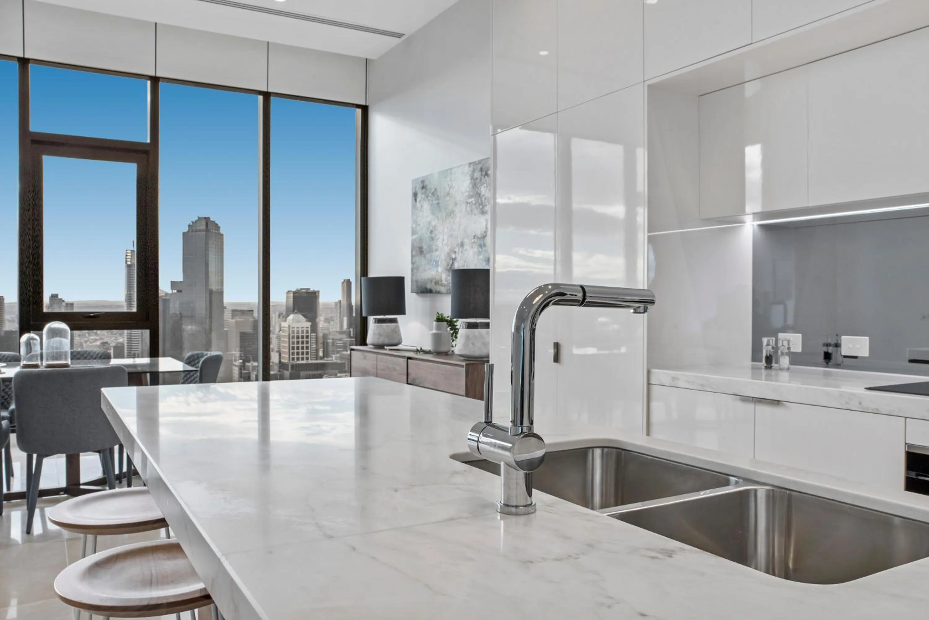 Kitchen or kitchenette in Melbourne City Apartments Panoramic Skyview Penthouse