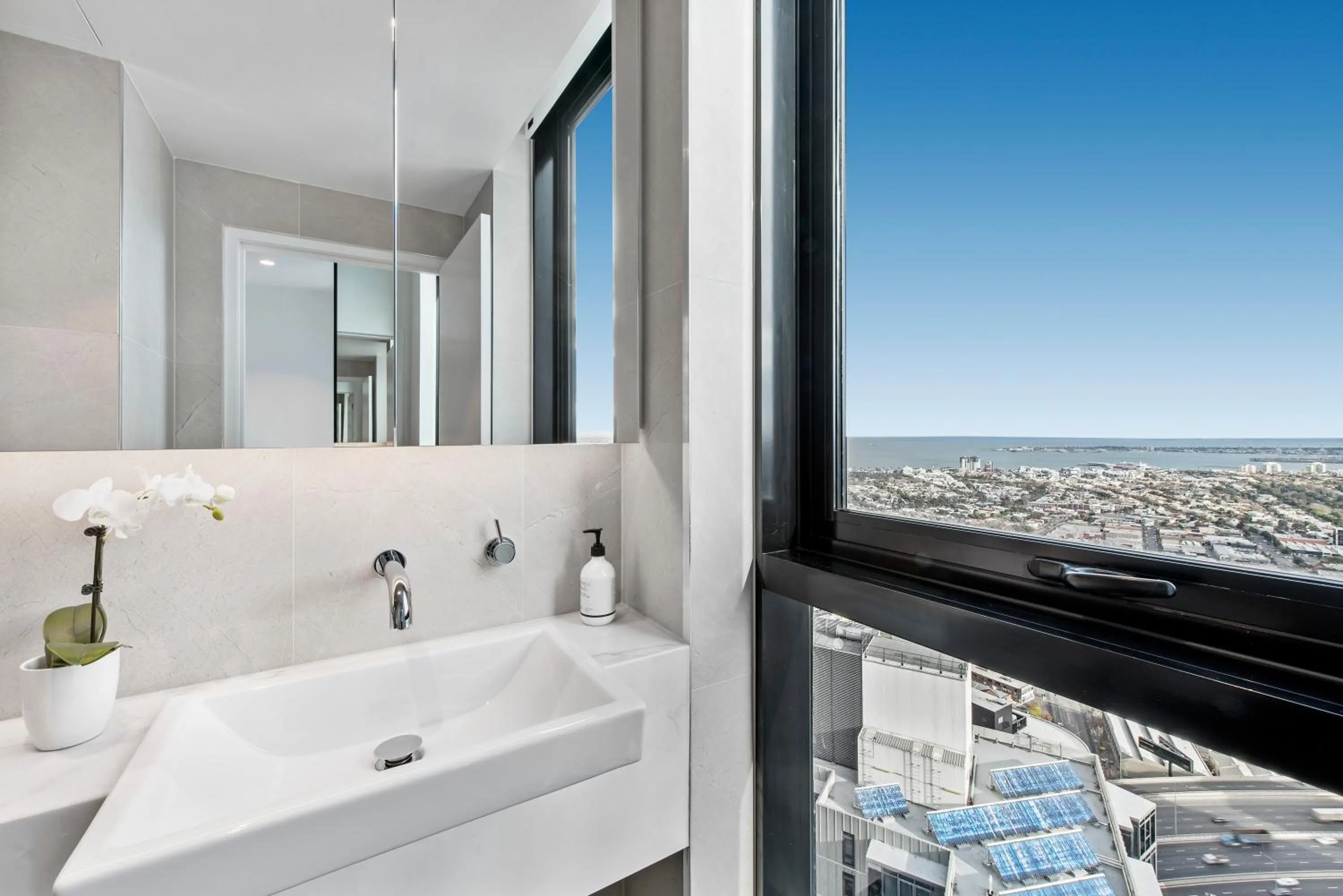 Bathroom in Melbourne City Apartments Panoramic Skyview Penthouse