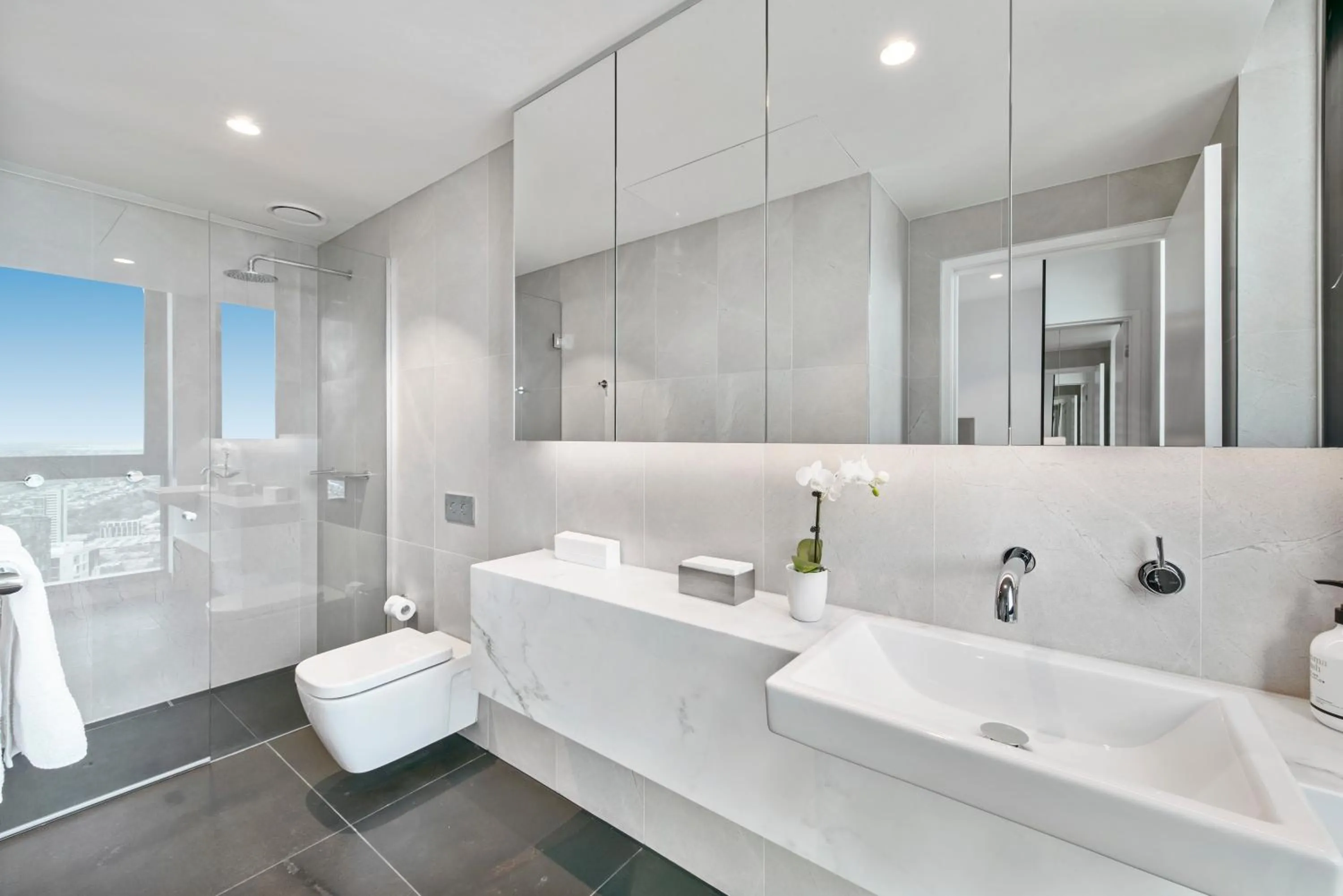 Bathroom in Melbourne City Apartments Panoramic Skyview Penthouse