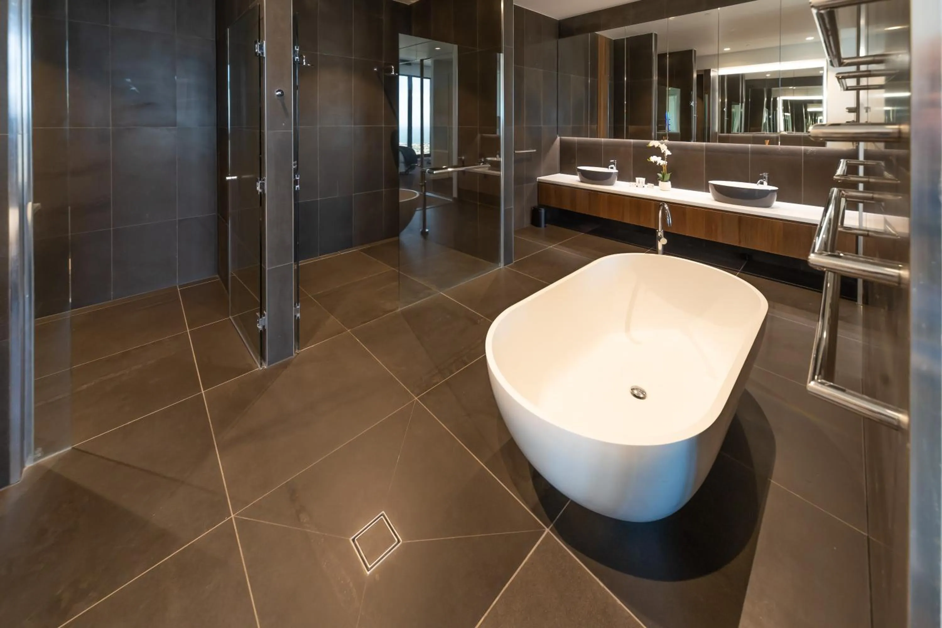 Bathroom in Melbourne City Apartments Panoramic Skyview Penthouse
