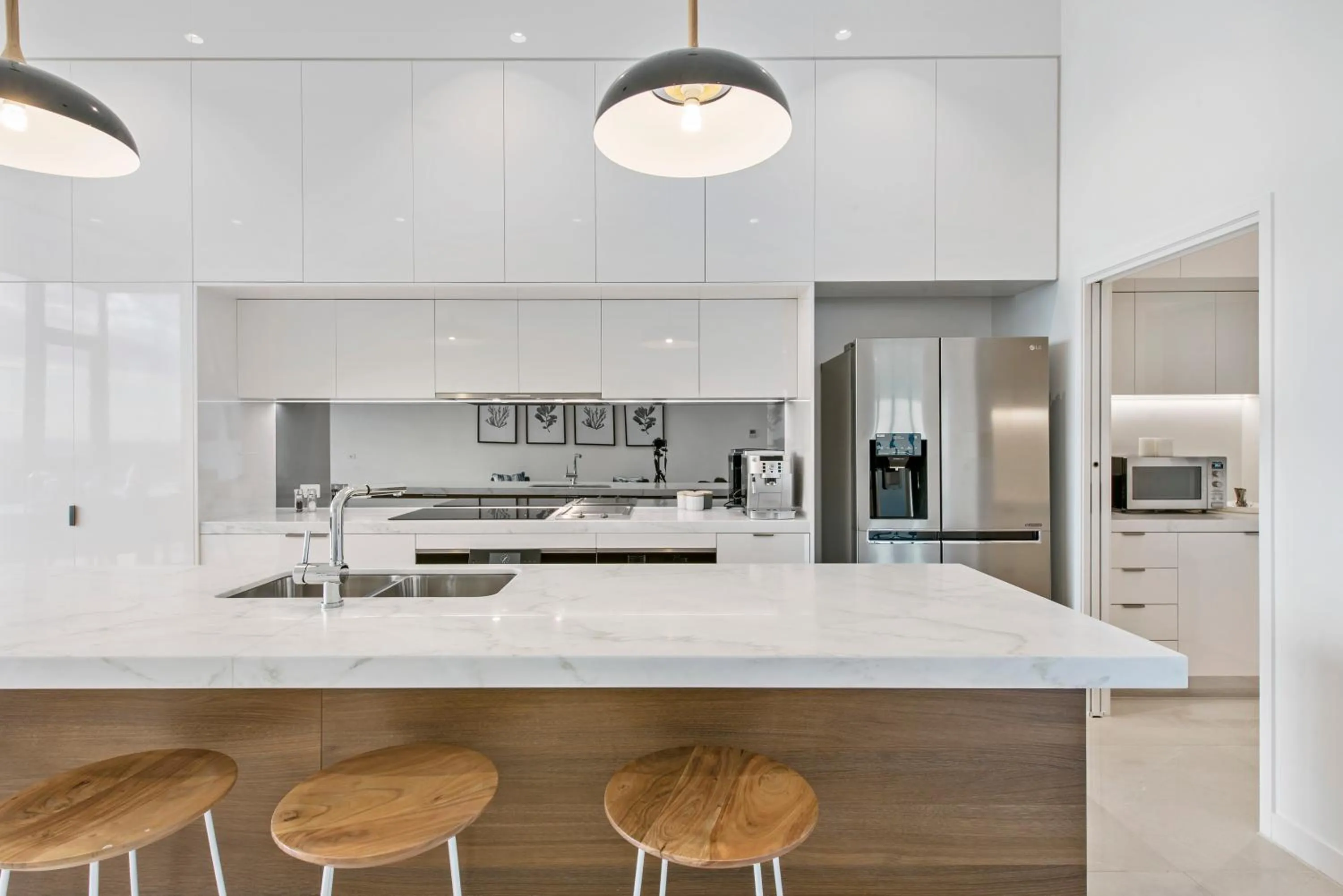 Kitchen or kitchenette in Melbourne City Apartments Panoramic Skyview Penthouse