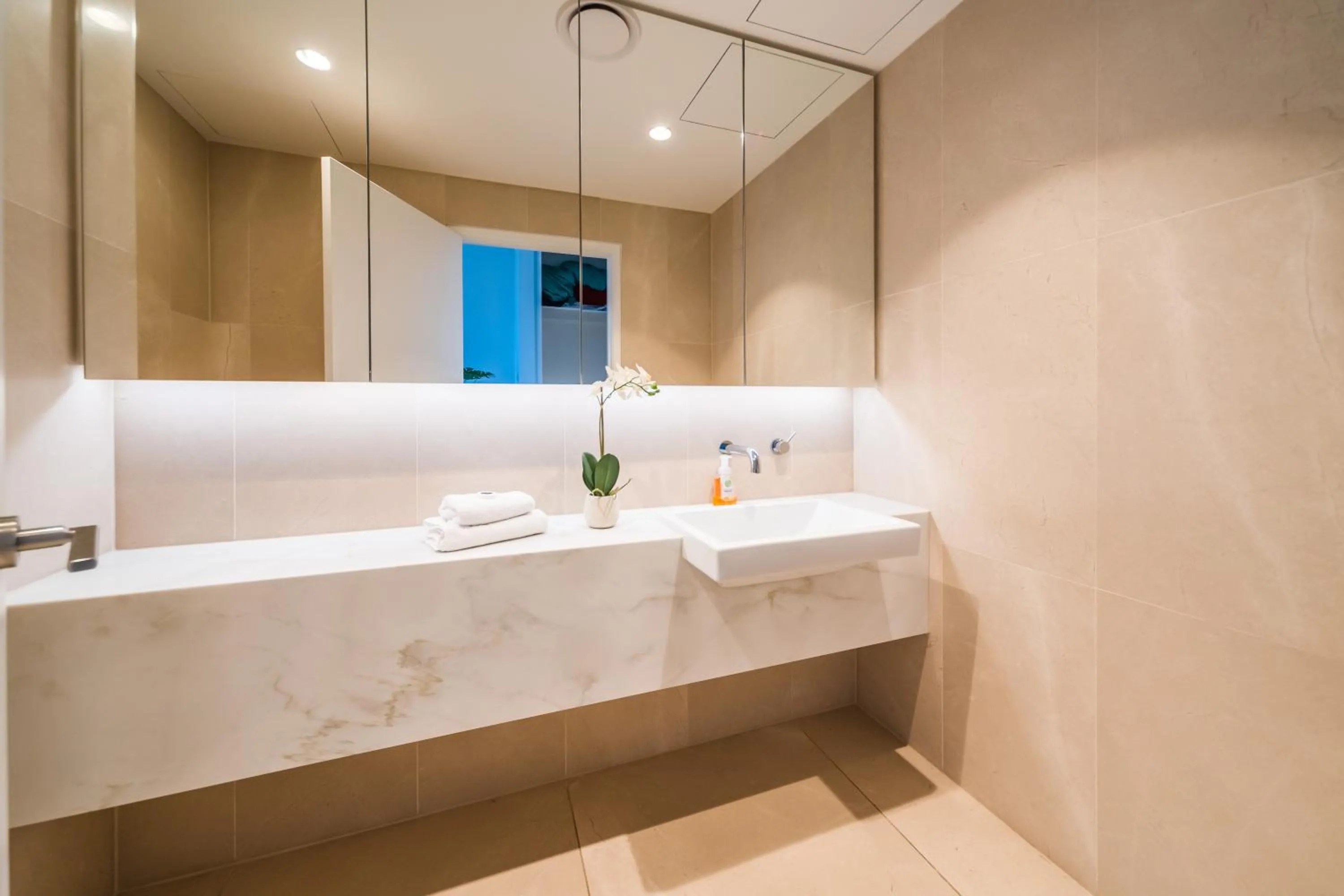 Bathroom in Melbourne City Apartments Panoramic Skyview Penthouse