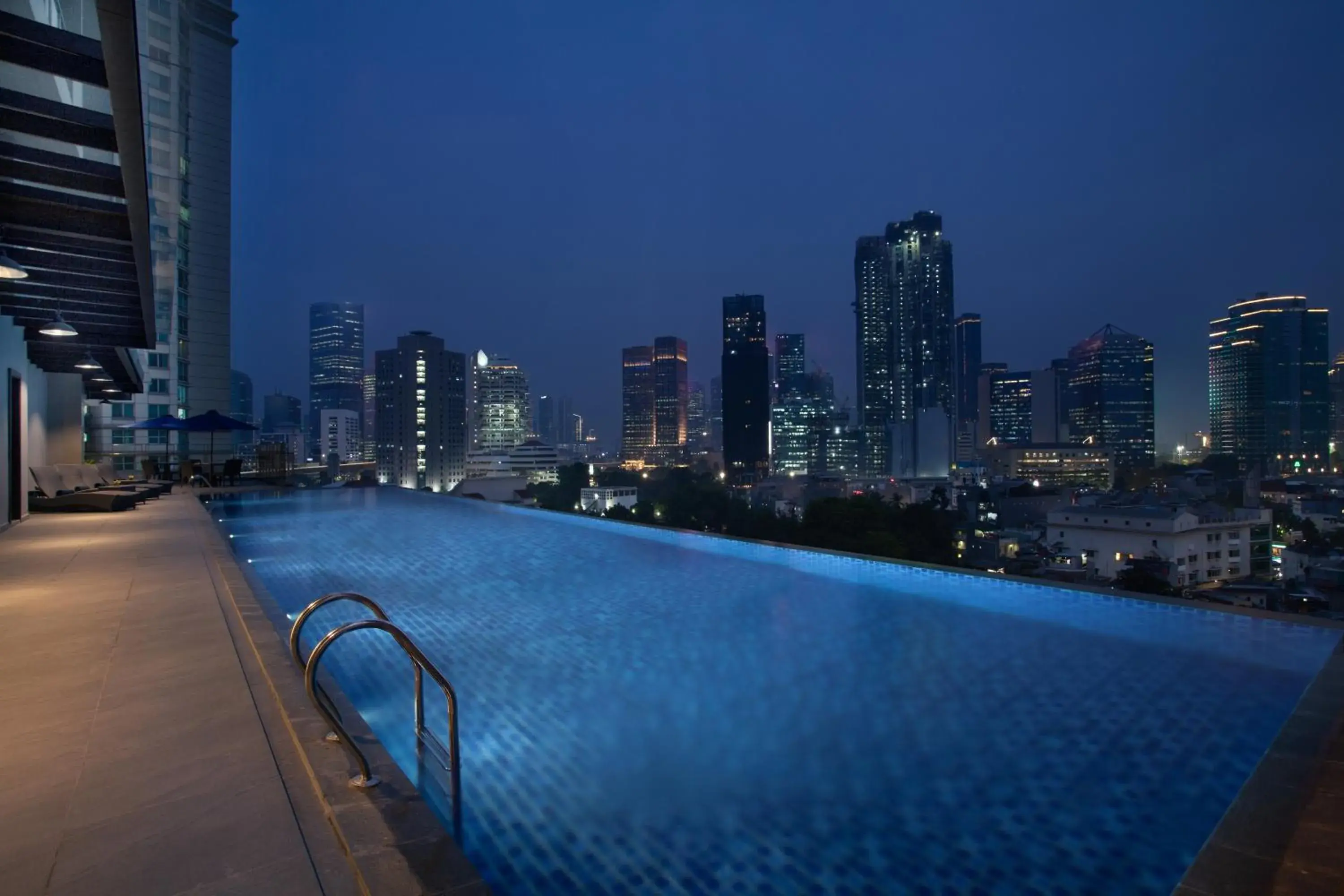 Swimming pool in Somerset Sudirman Jakarta Swimming pool in Somerset Sudirman Jakarta