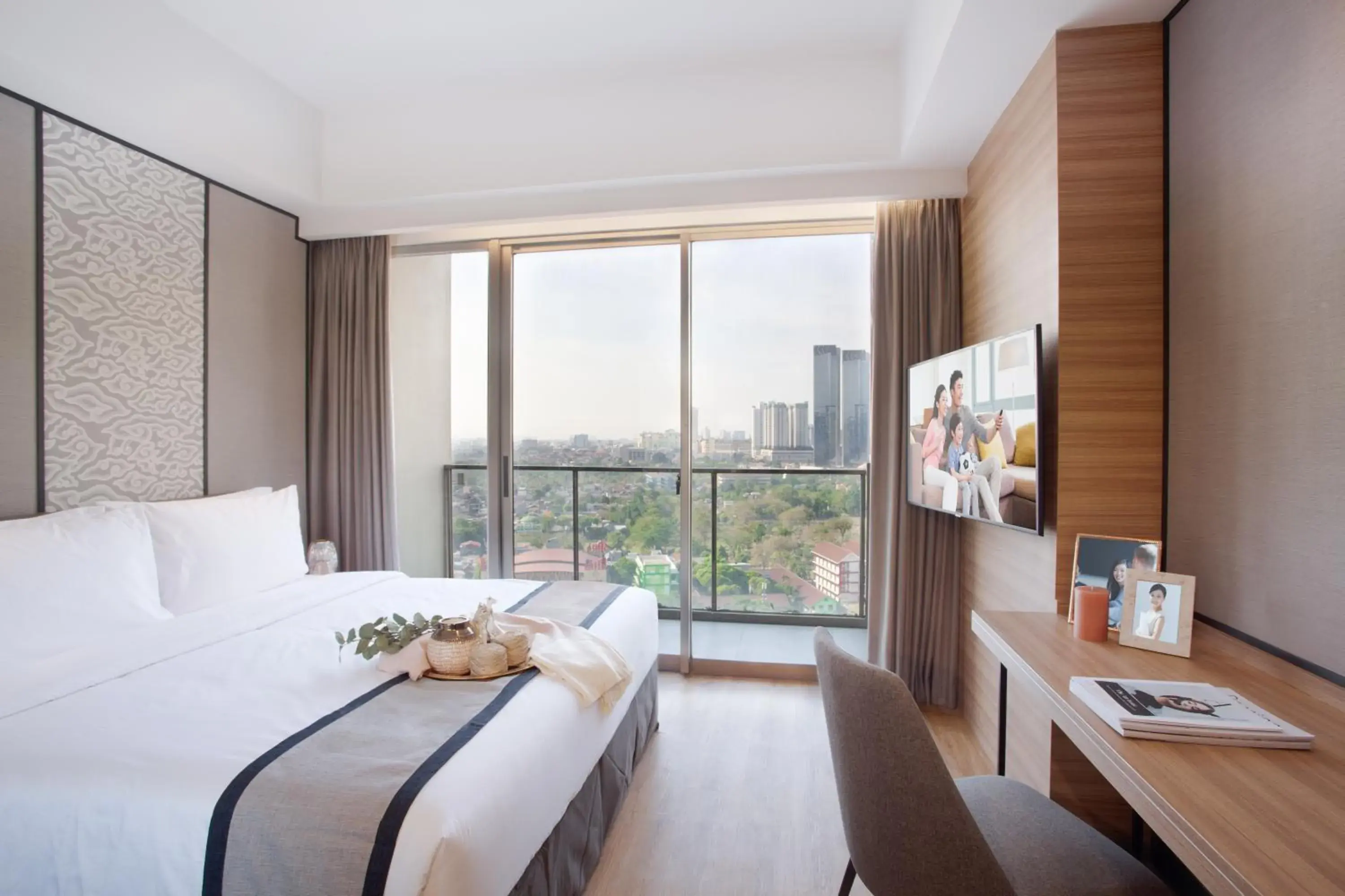 TV and multimedia, Bed in Somerset Sudirman Jakarta TV and multimedia, Bed in Somerset Sudirman Jakarta