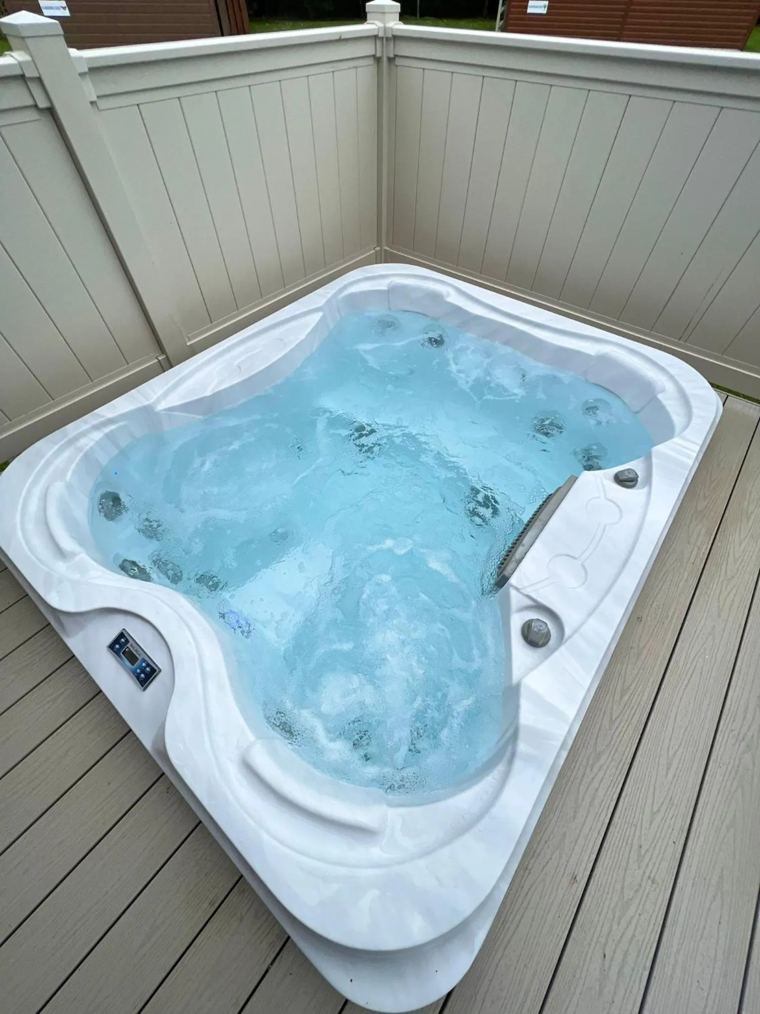Chestnut Lodge With Hot Tub