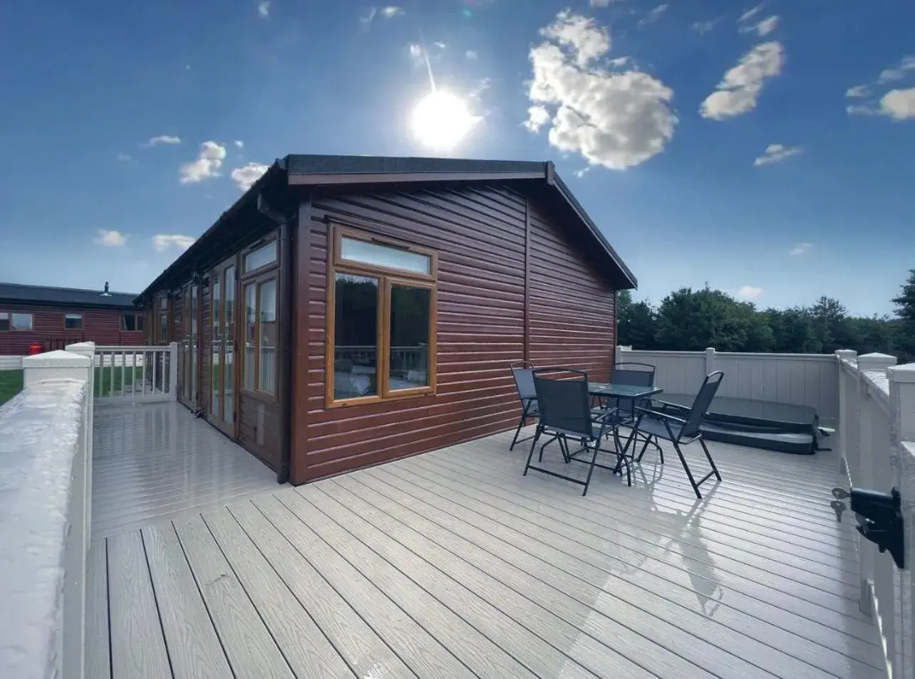 Chestnut Lodge With Hot Tub Chestnut Lodge With Hot Tub