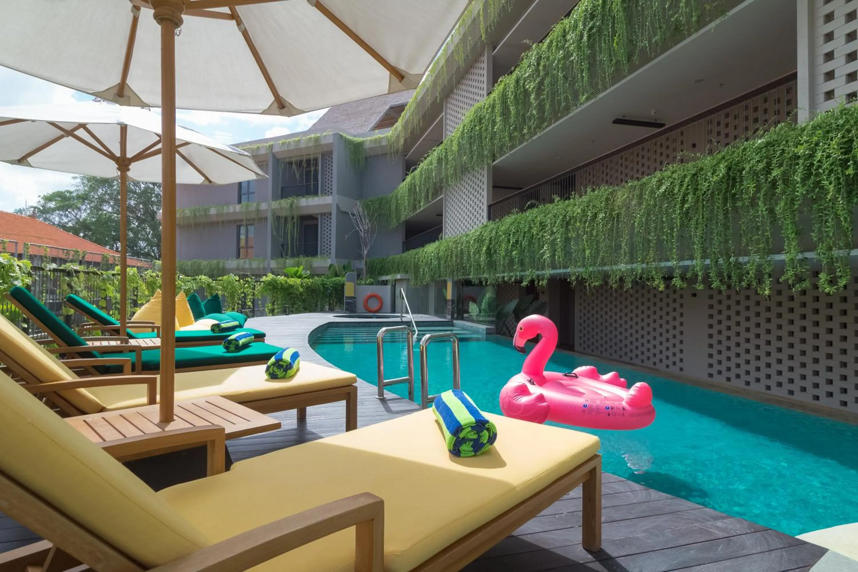 Swimming pool in Beachwalk Residence