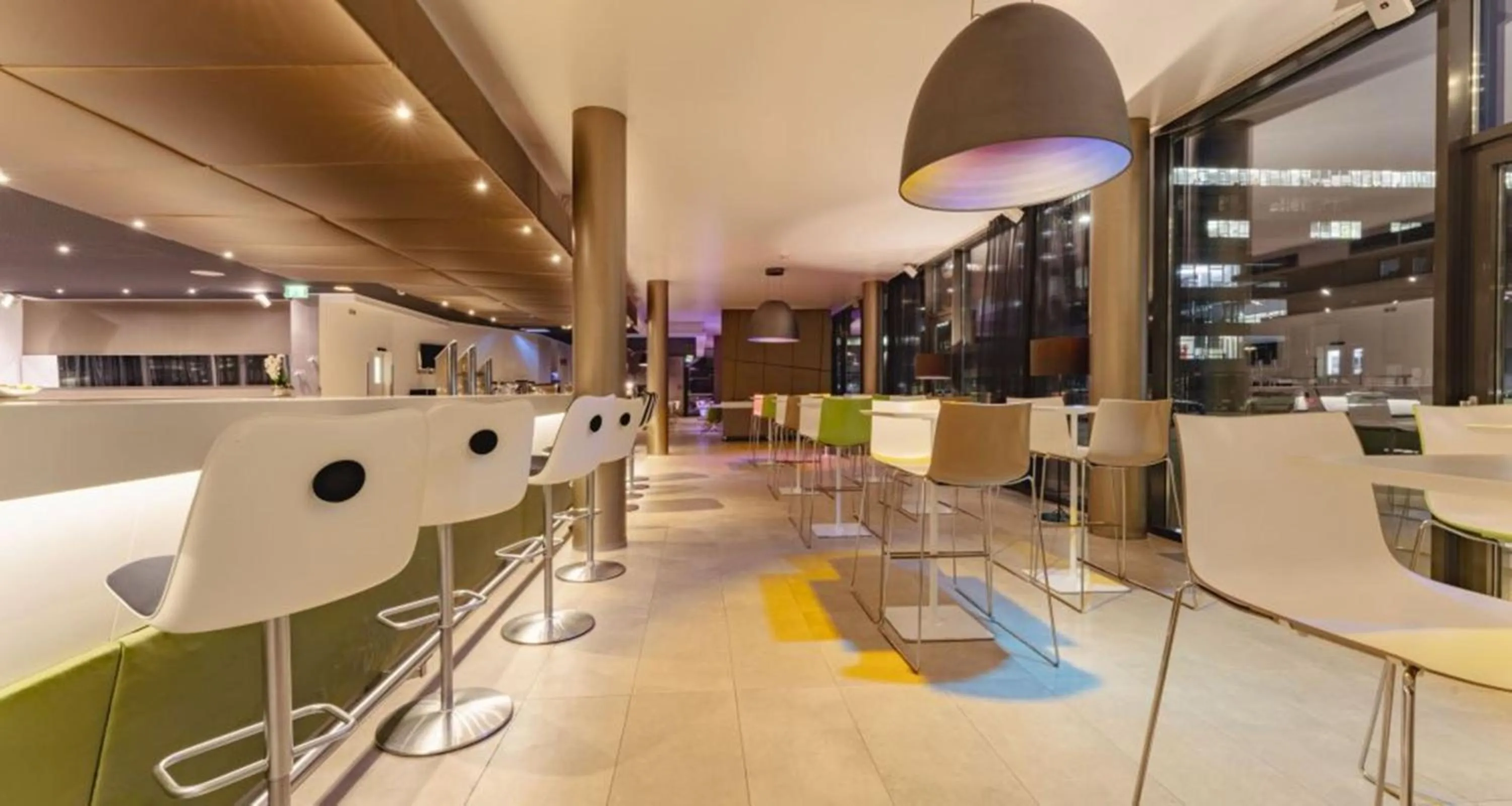 Lounge or bar in PLAZA INN Wien Gasometer