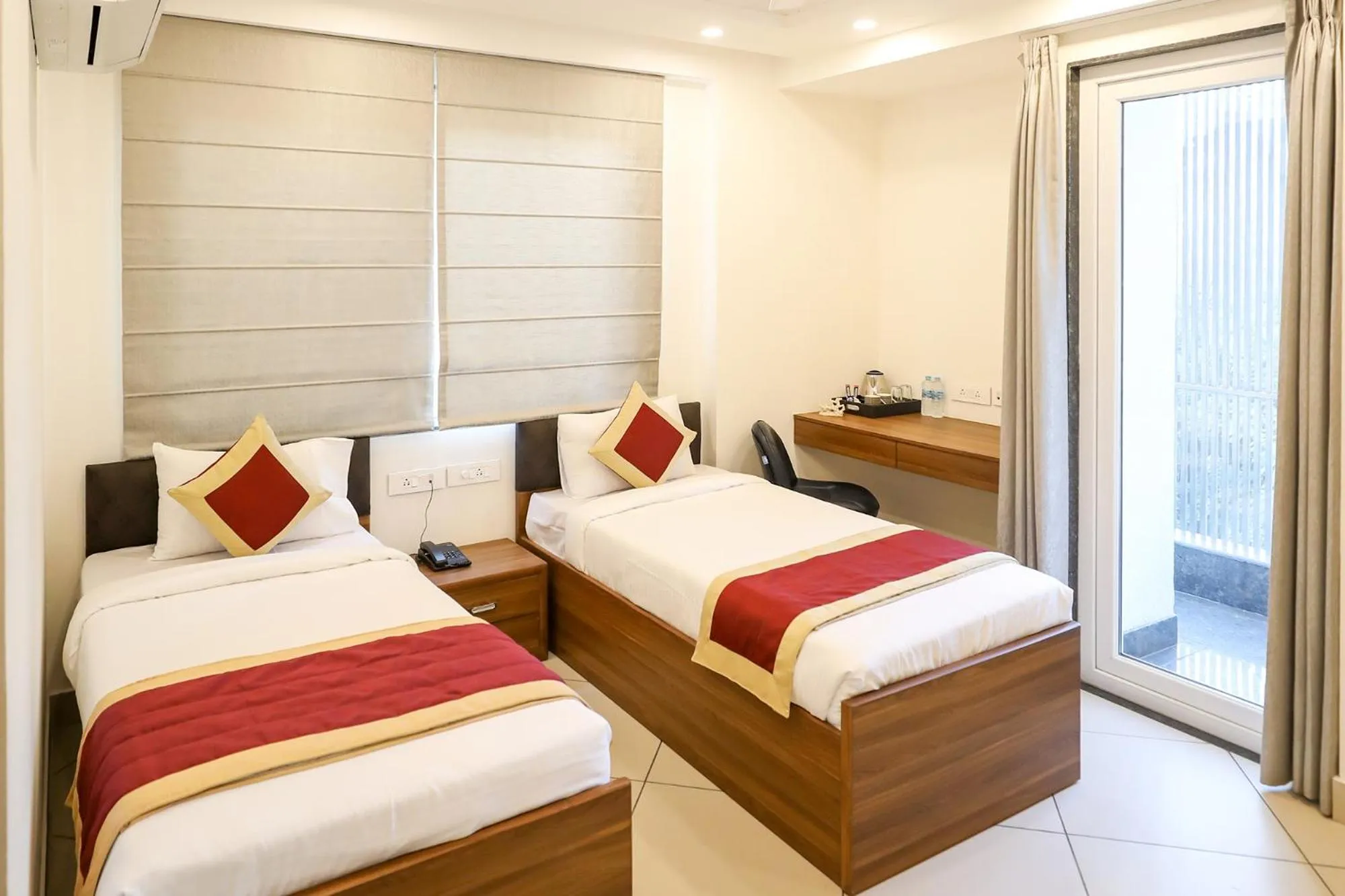 Bed in FabHotel La Paz Stay B&B