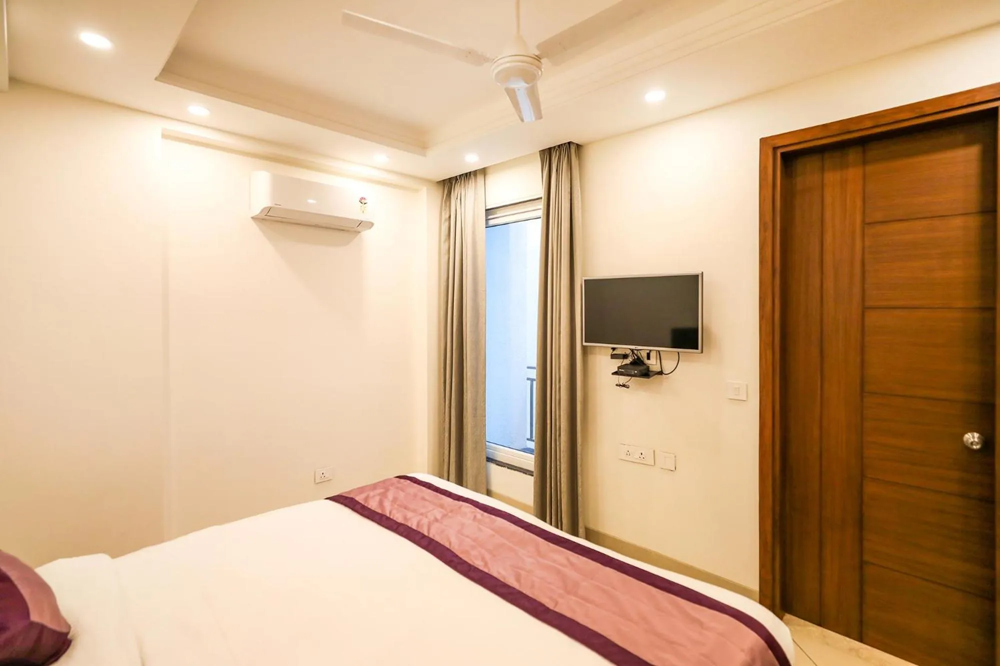 Bed in FabHotel La Paz Stay B&B