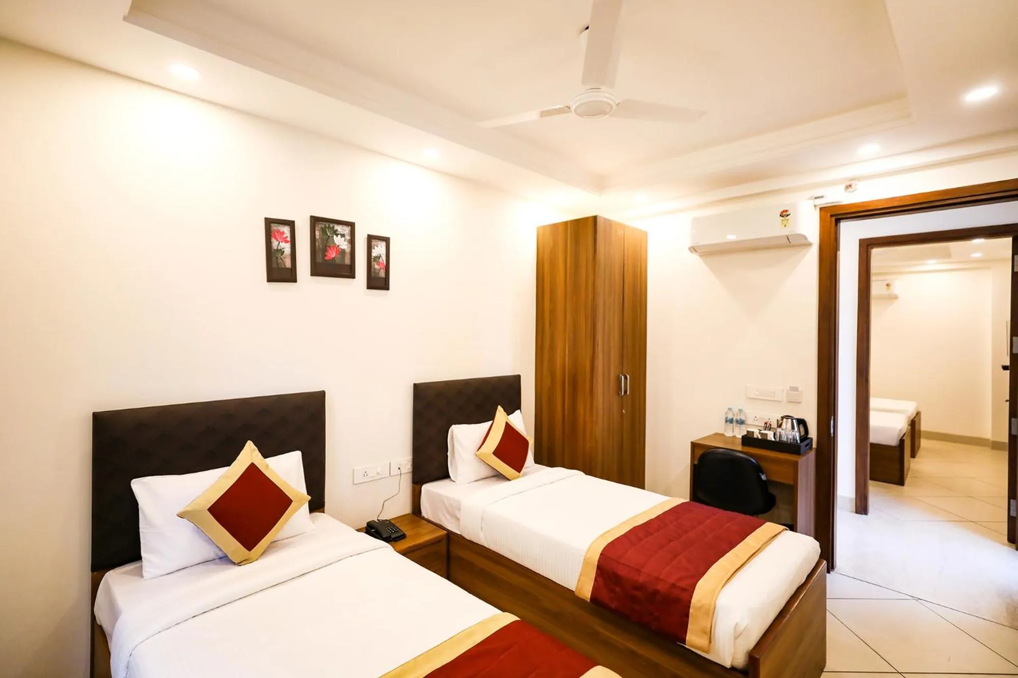 Bed in FabHotel La Paz Stay B&B