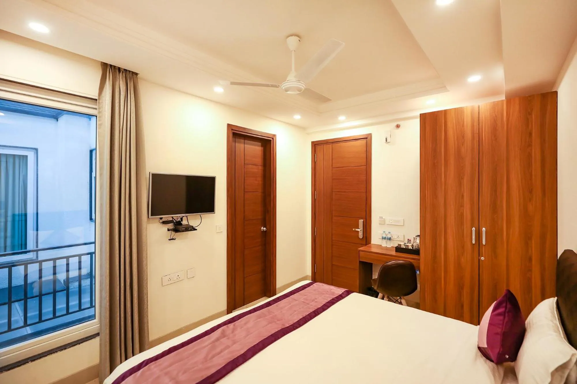 Bed in FabHotel La Paz Stay B&B