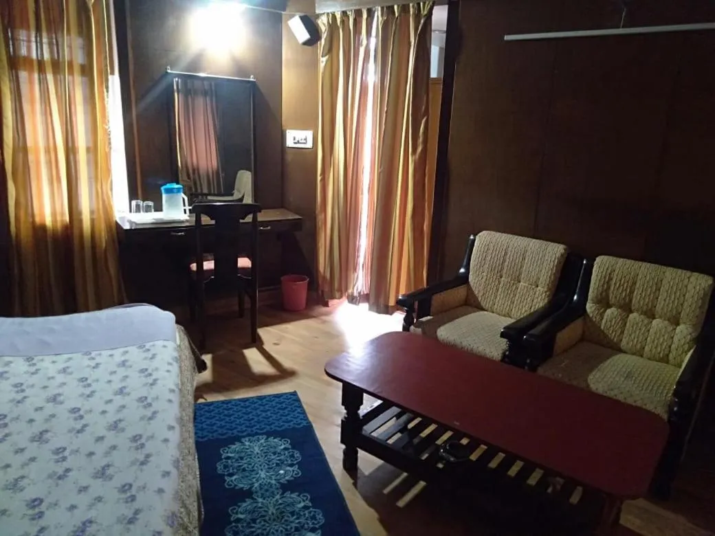 Living room, Bed in Hotel Himshikhar