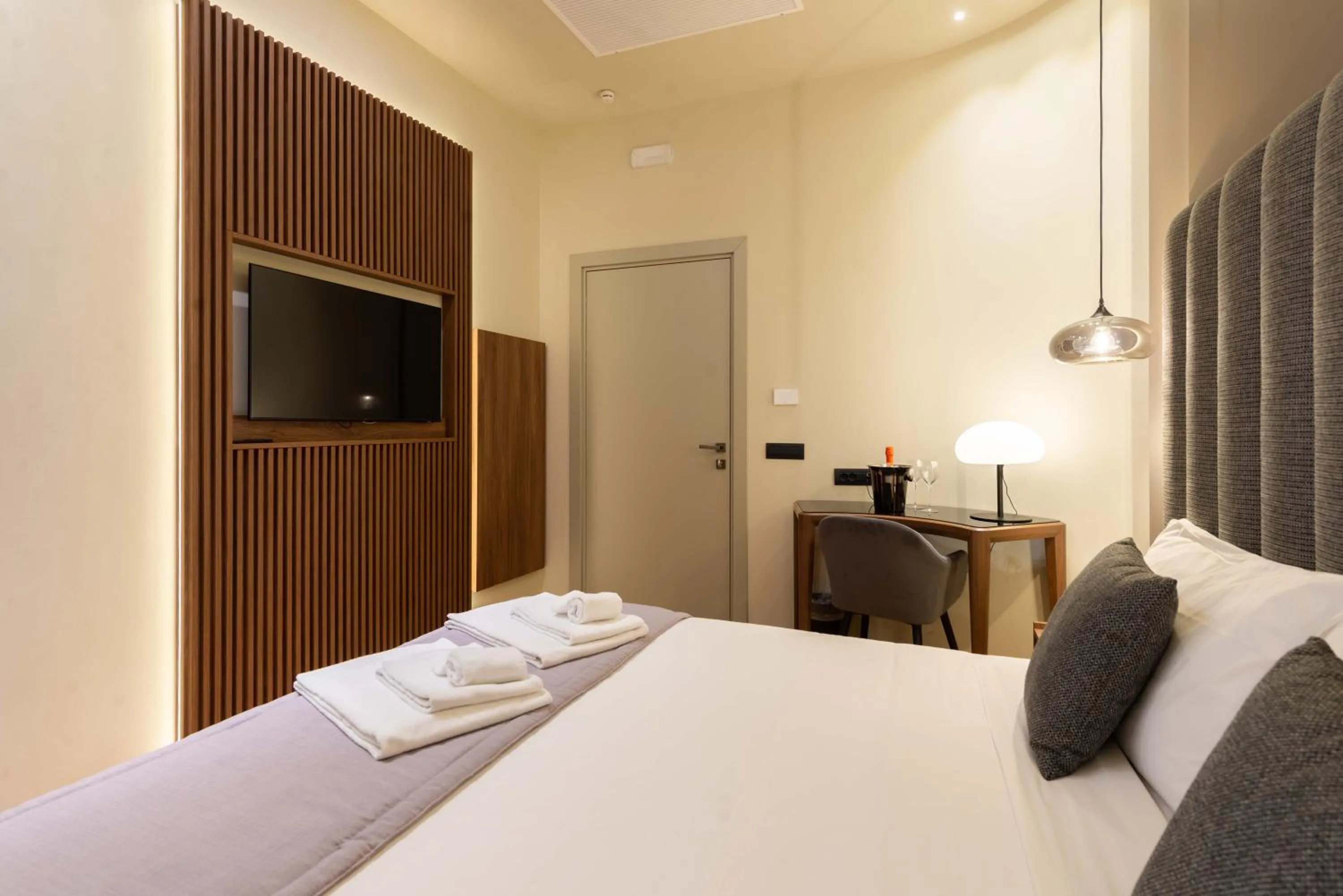 Bed in ELICAL Exclusive Private Suites