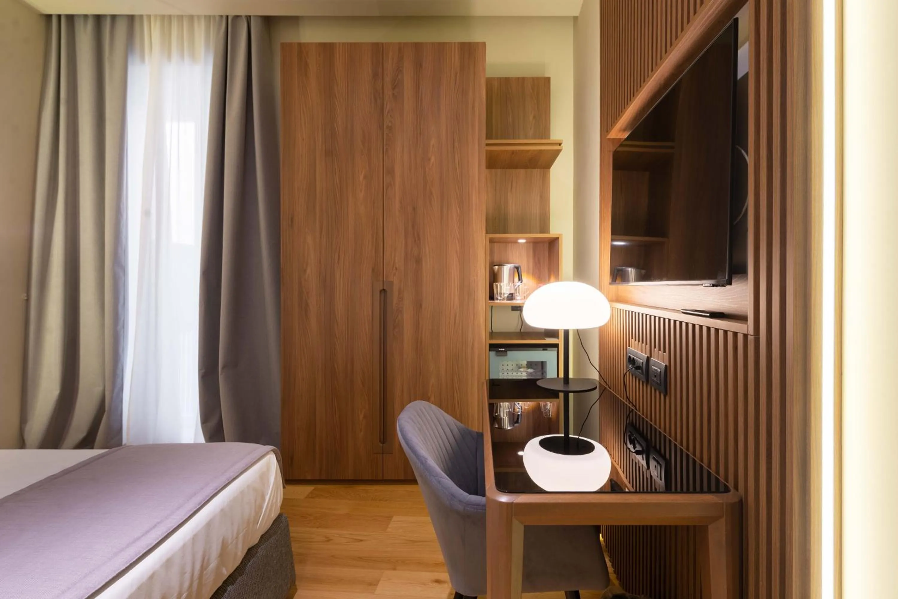 TV and multimedia, Bed in ELICAL Exclusive Private Suites