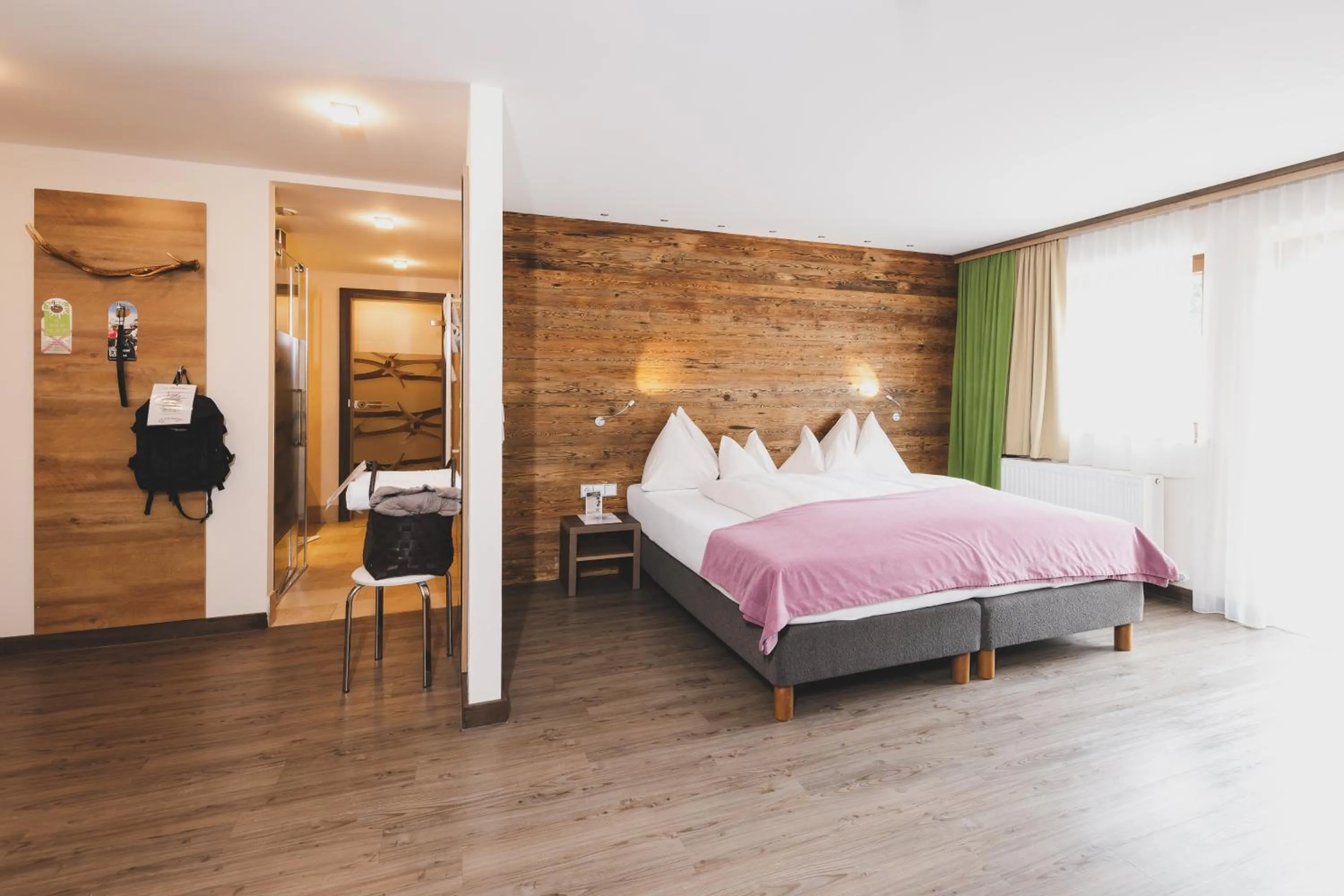 Photo of the whole room, Bed in Hotel DIE SONNE