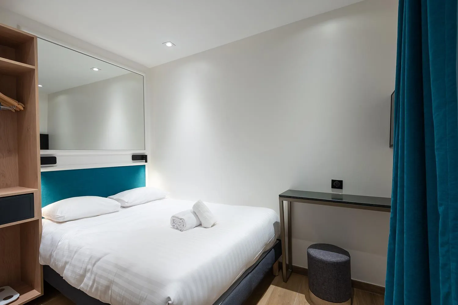 Bed in HOTEL AU COEUR DES ARTS ET METIERS