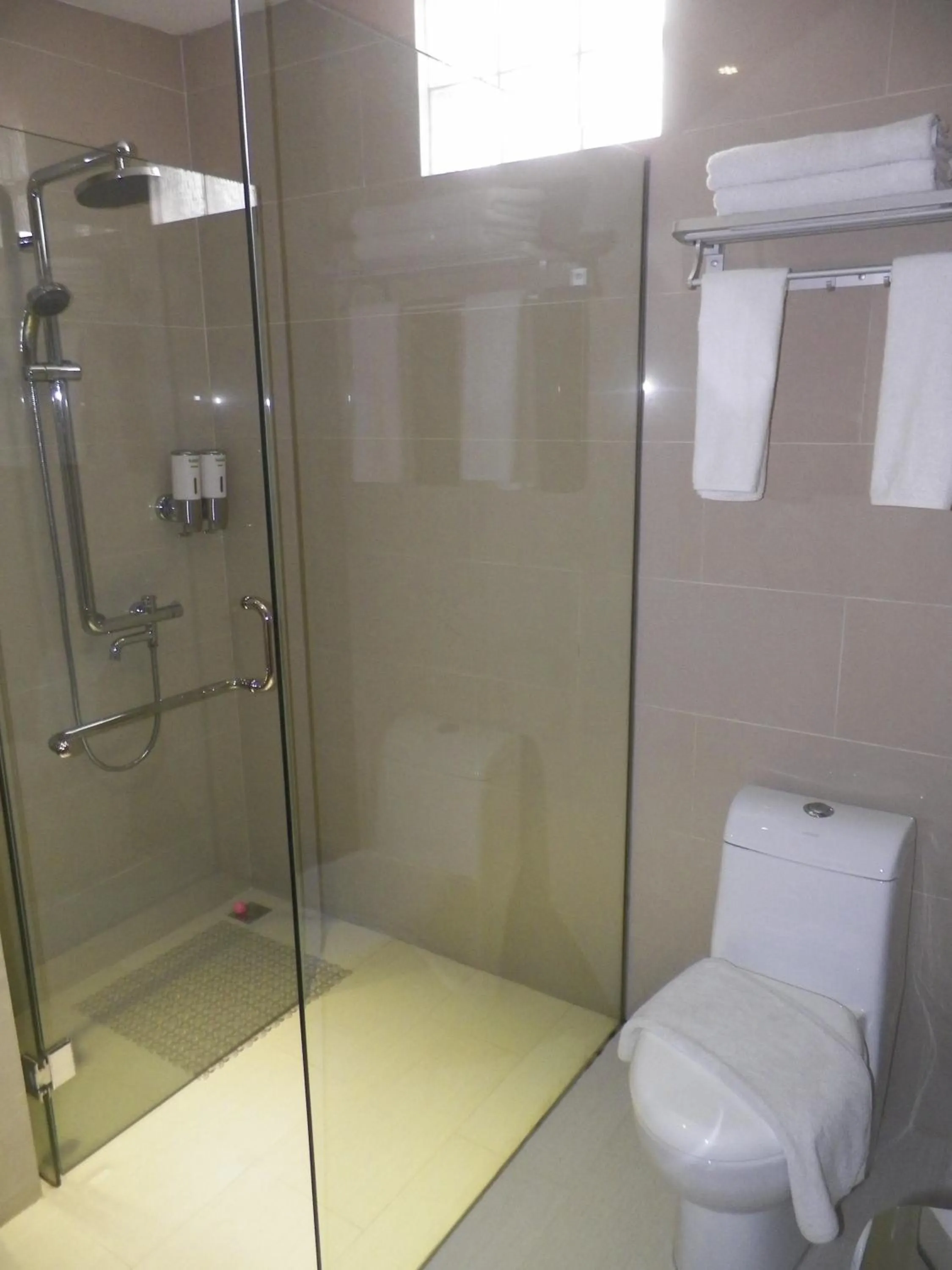 Shower in Hotel Victory Bandung