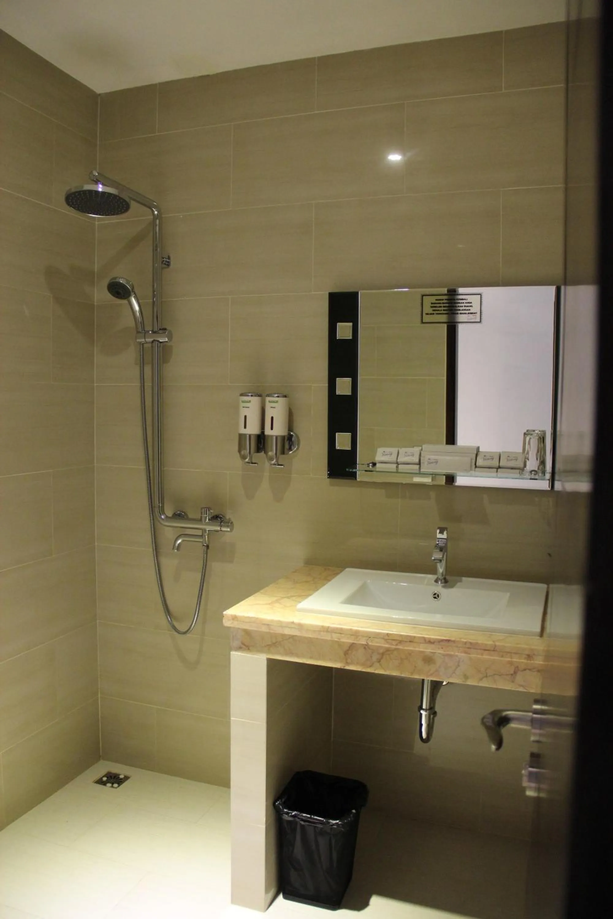 Shower in Hotel Victory Bandung