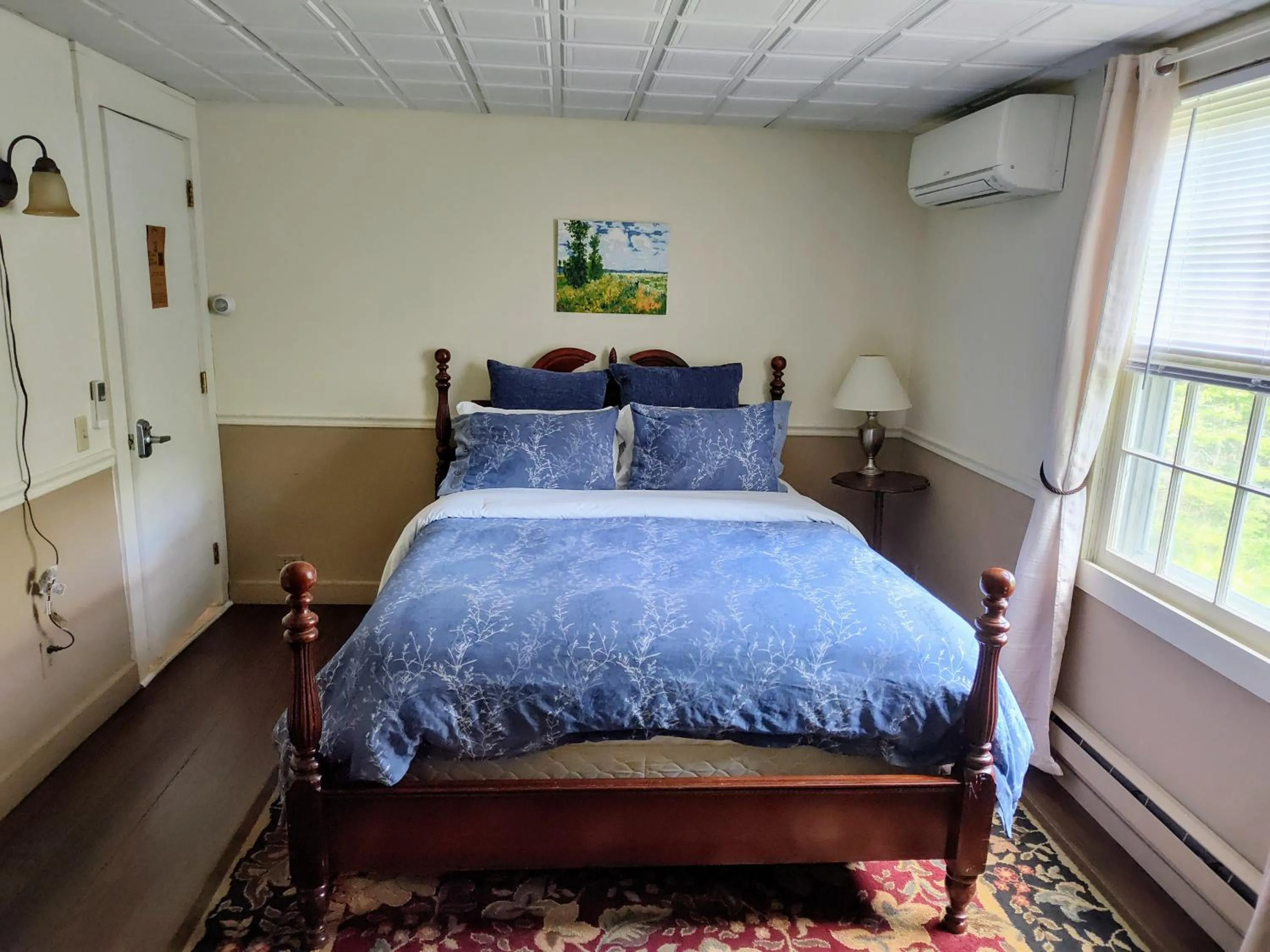 Bed in Doveberry Inn