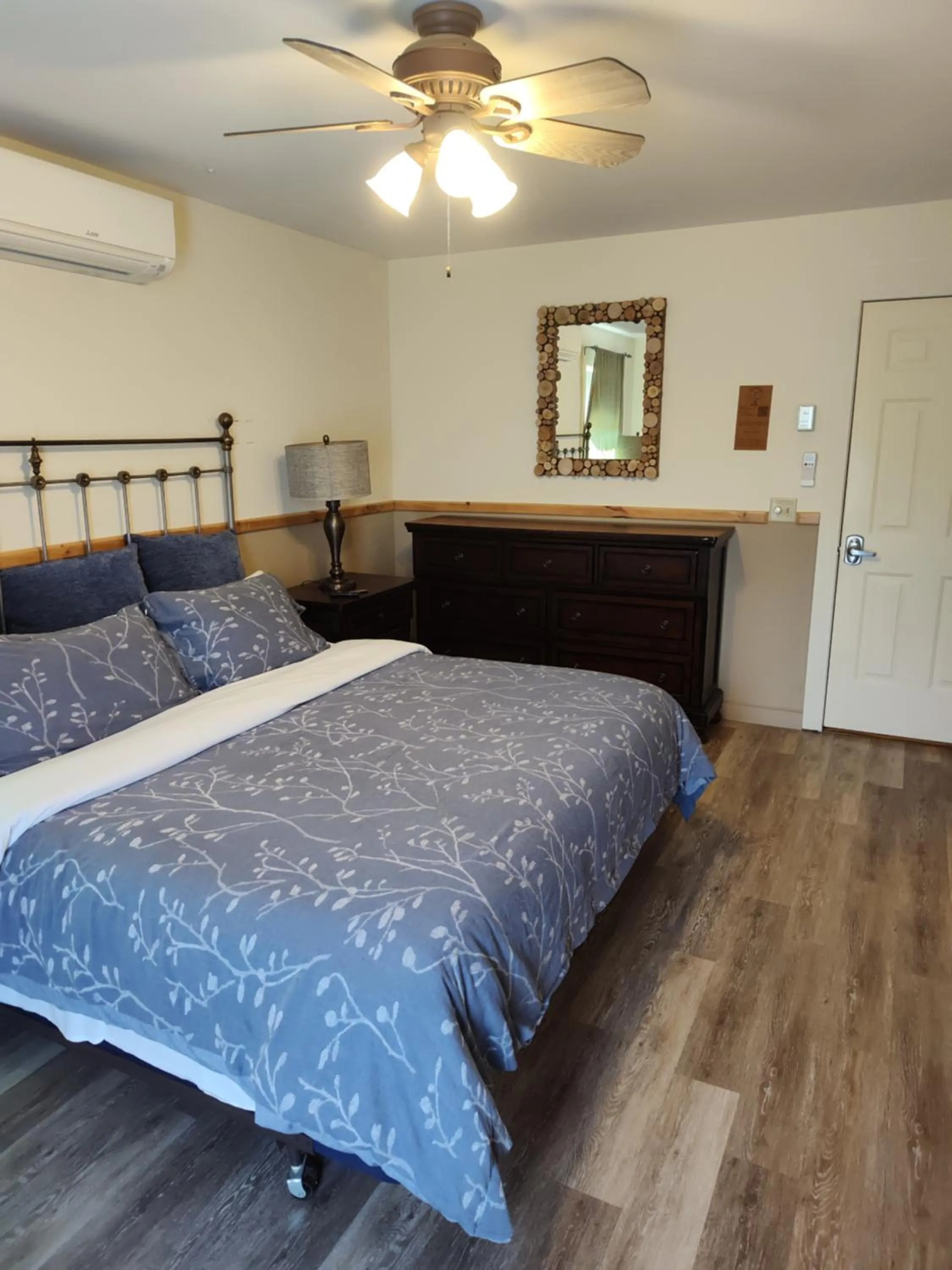 Bed in Doveberry Inn