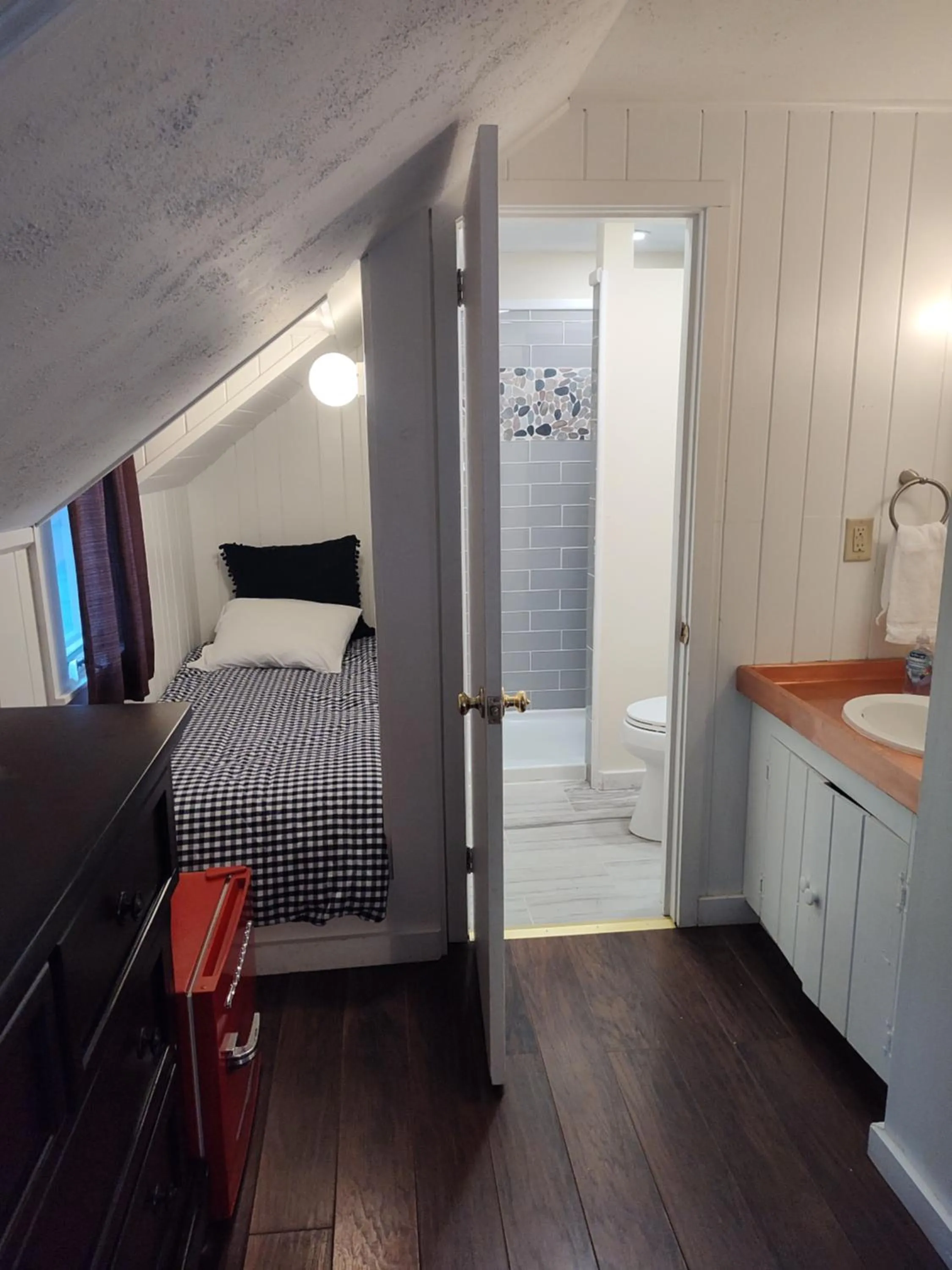 Bed in Doveberry Inn