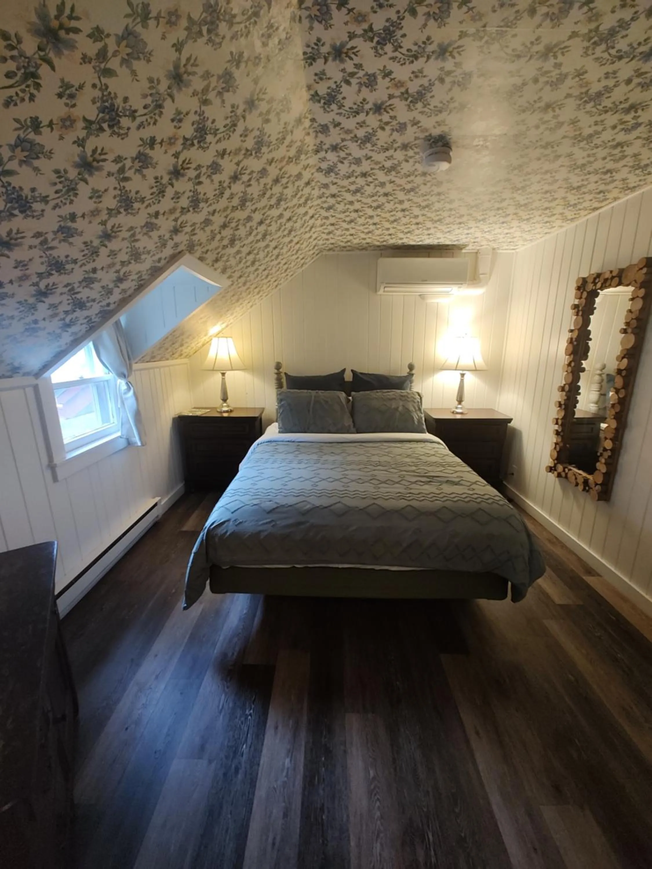 Bed in Doveberry Inn